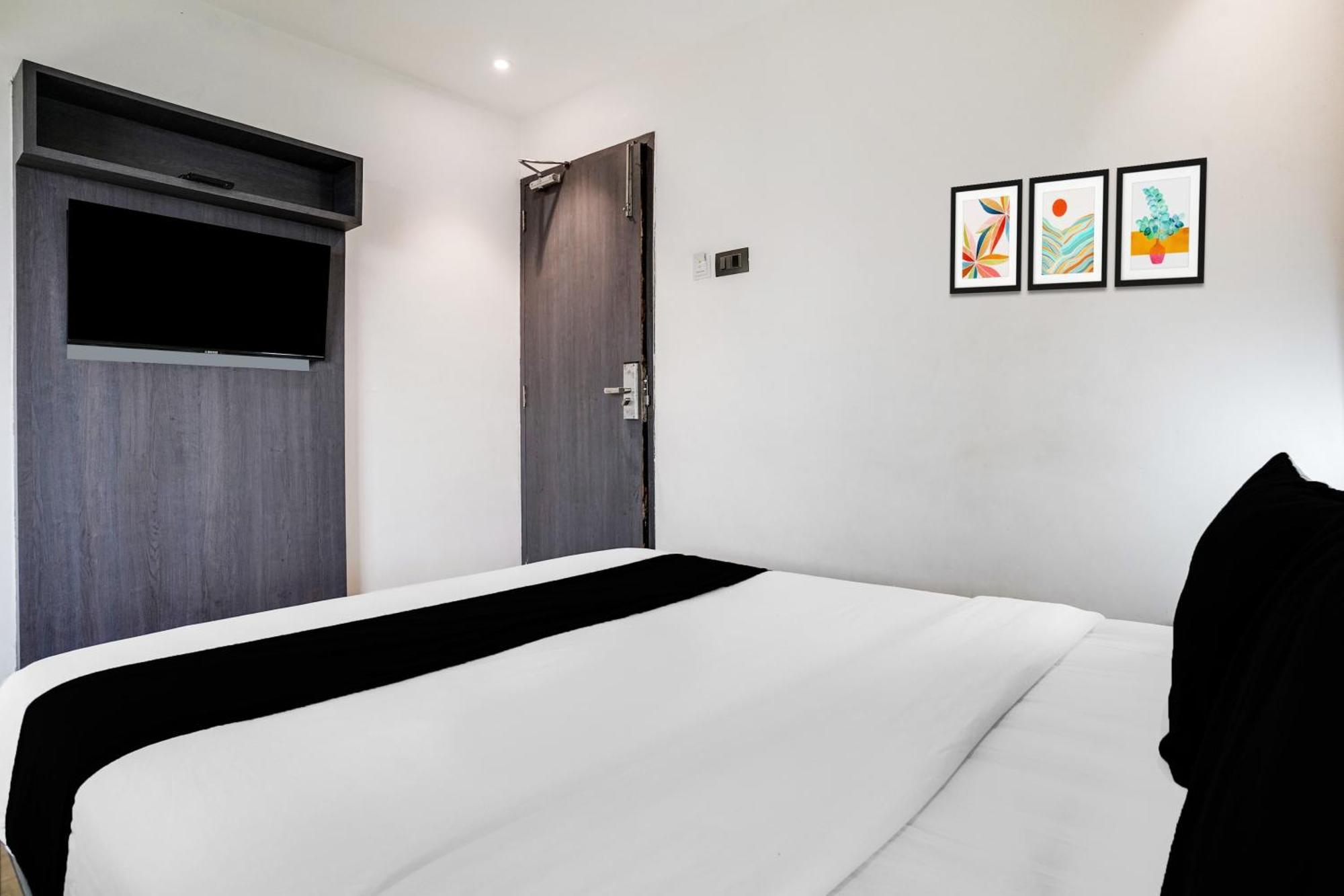 Super Collection O Andheri Near Western Express Highway Hotel