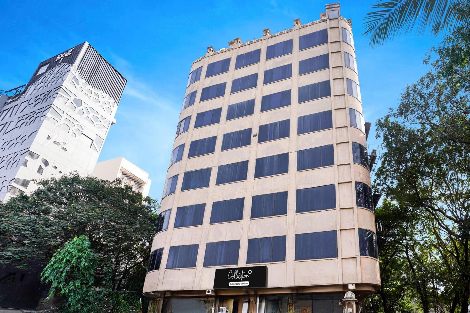Super Collection O Andheri Near Western Express Highway Hotel