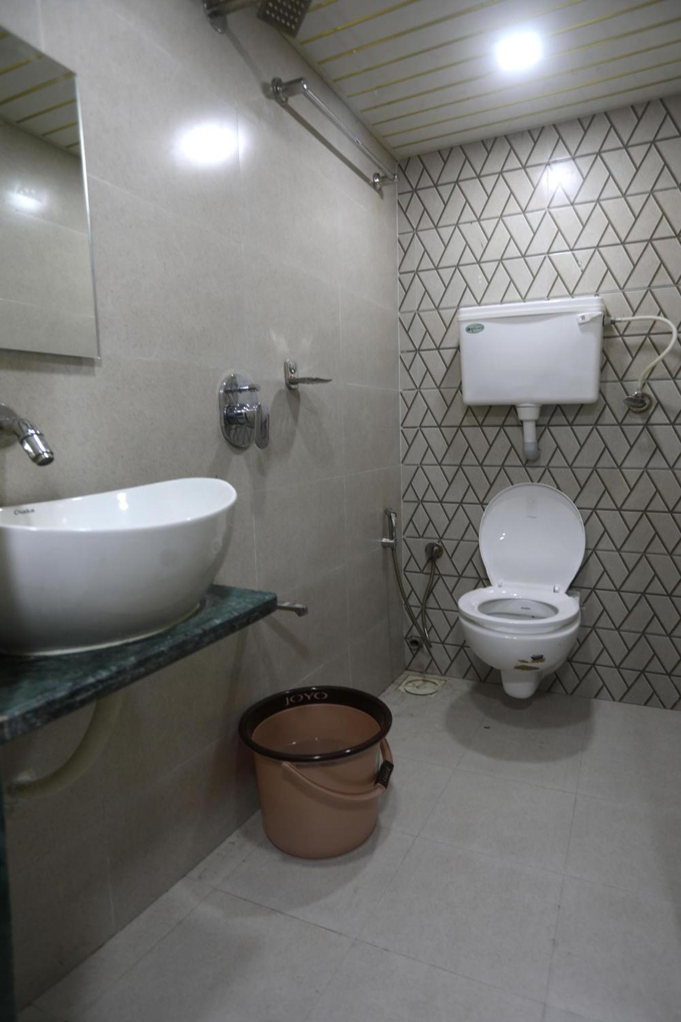 Hostel Neon Nest Suits Asalpha Metro *