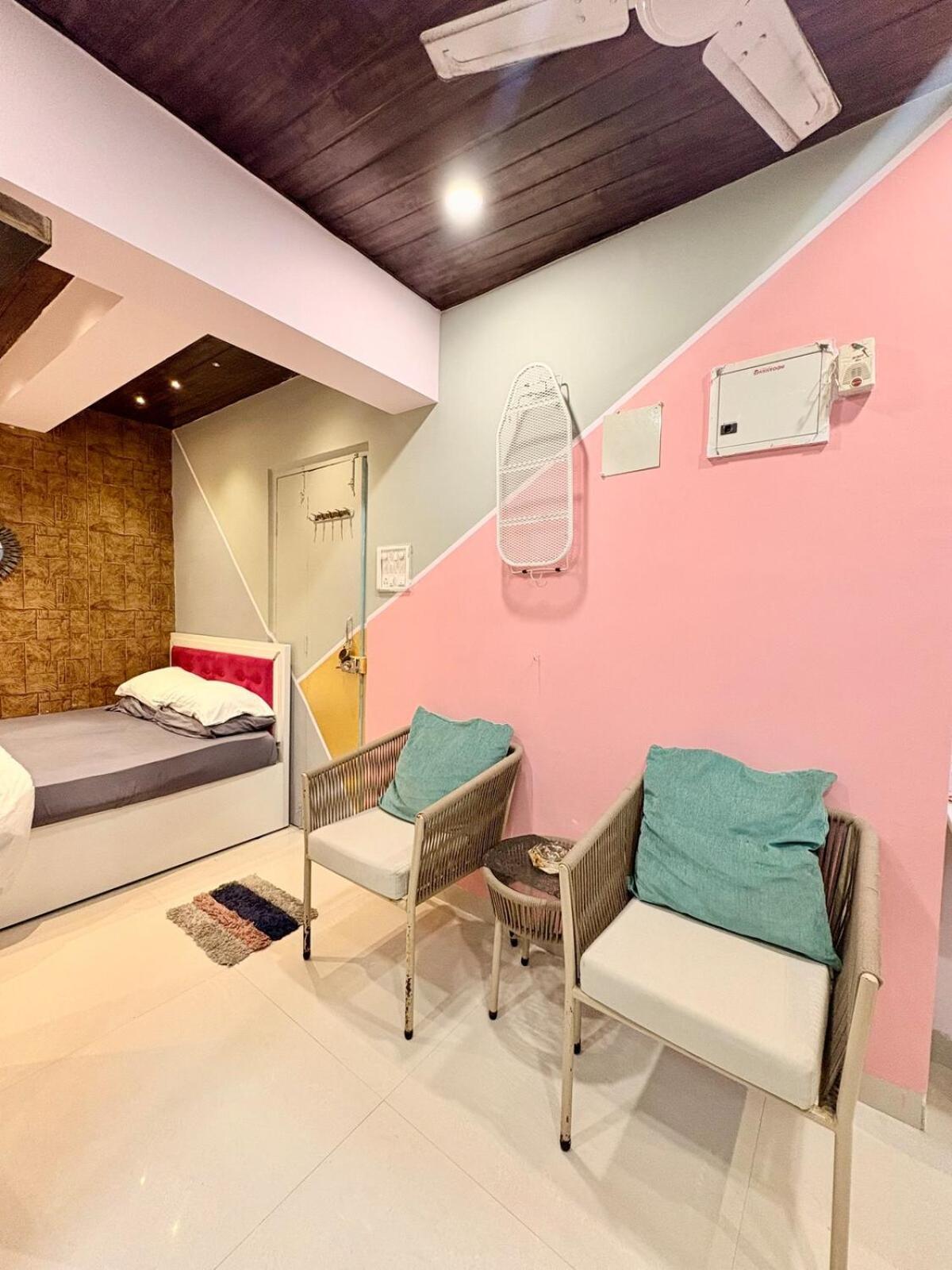 105 Bhamala House, Near Boojee Cafe, Kantwadi, Bandra West * Mumbai