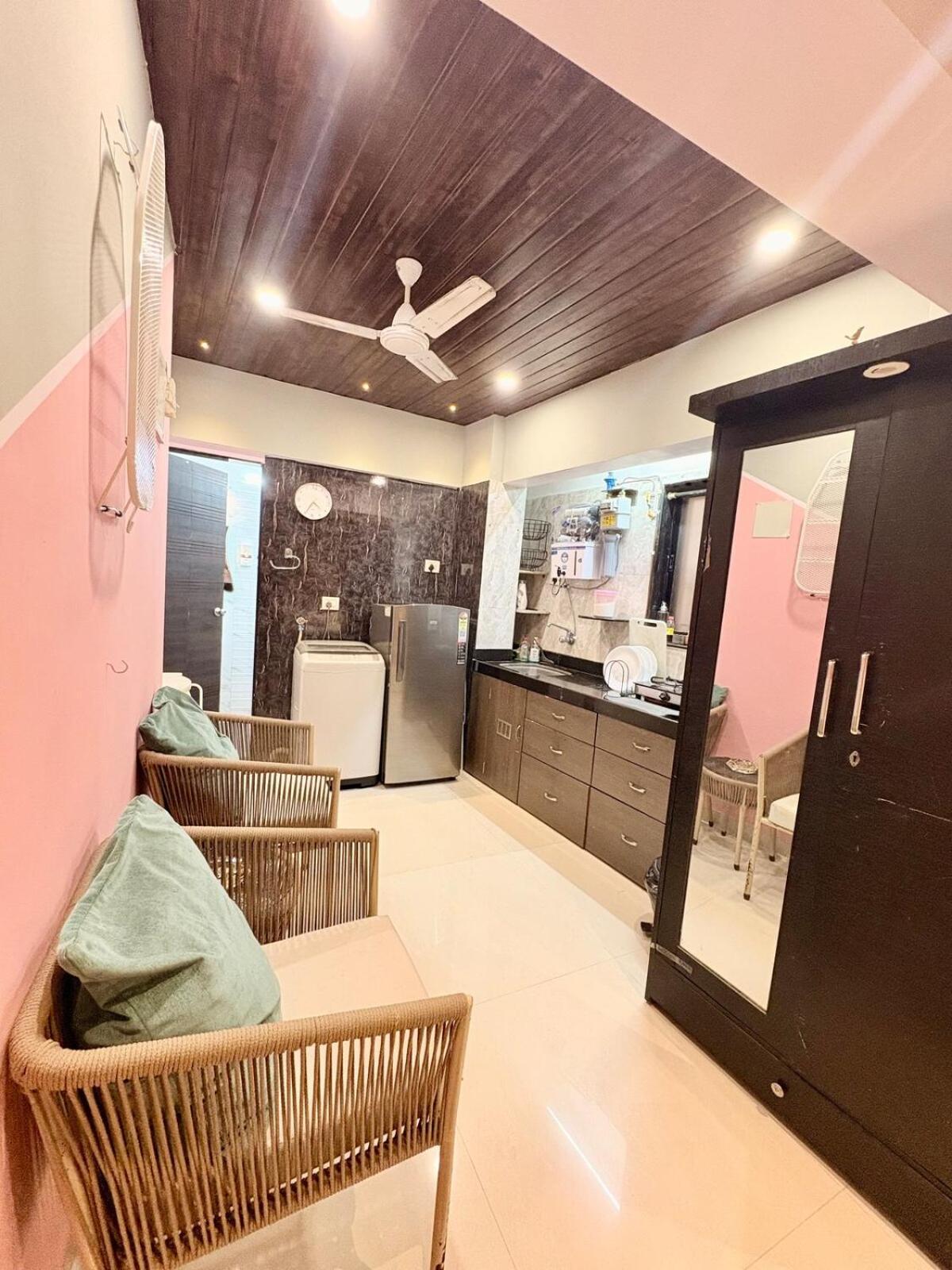 105 Bhamala House, Near Boojee Cafe, Kantwadi, Bandra West Apartment