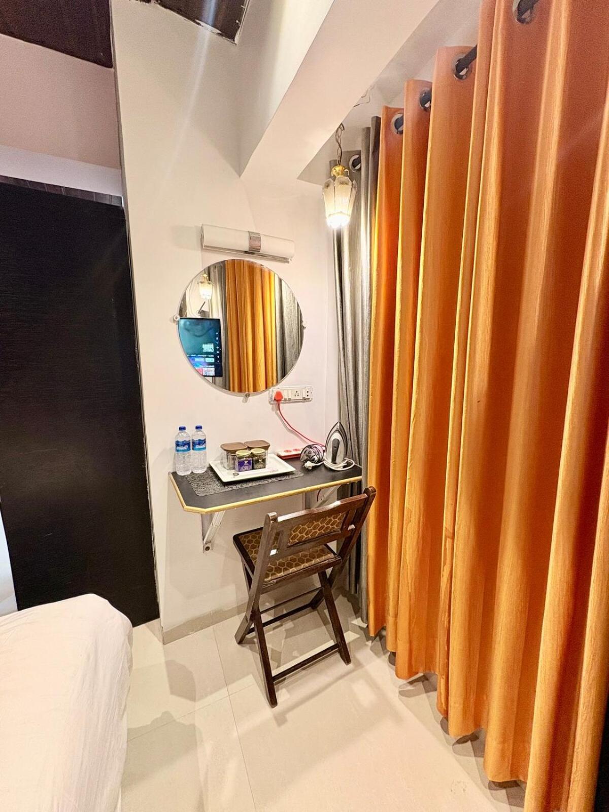105 Bhamala House, Near Boojee Cafe, Kantwadi, Bandra West Apartment Mumbai
