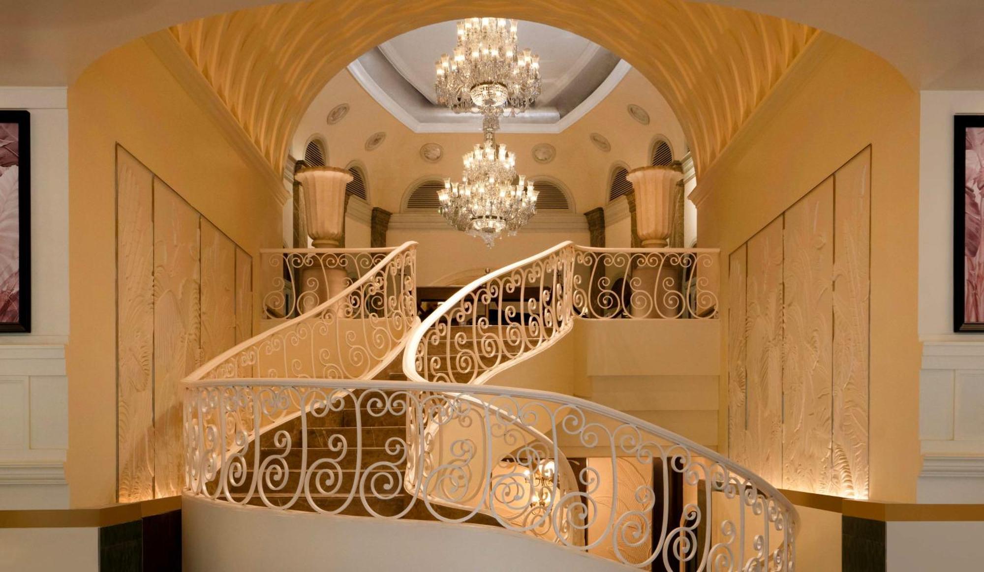 Hotel Hilton International Airport 5*