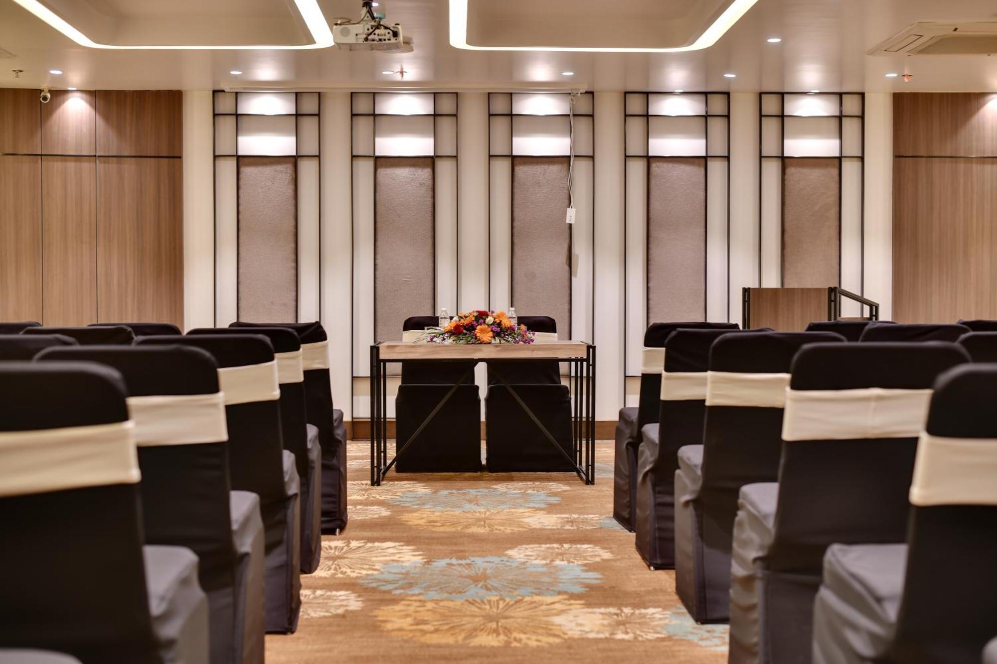 Hotel Click Andheri Midc Mumbai
