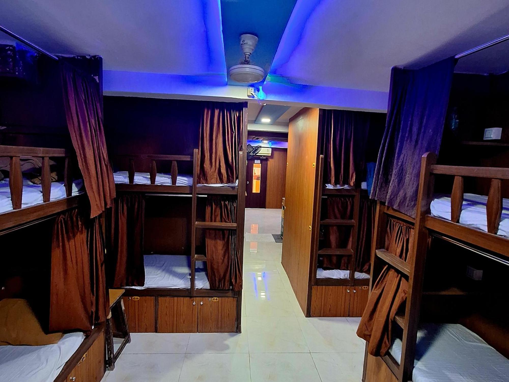 Neon Nest Suits Asalpha Metro Hostel