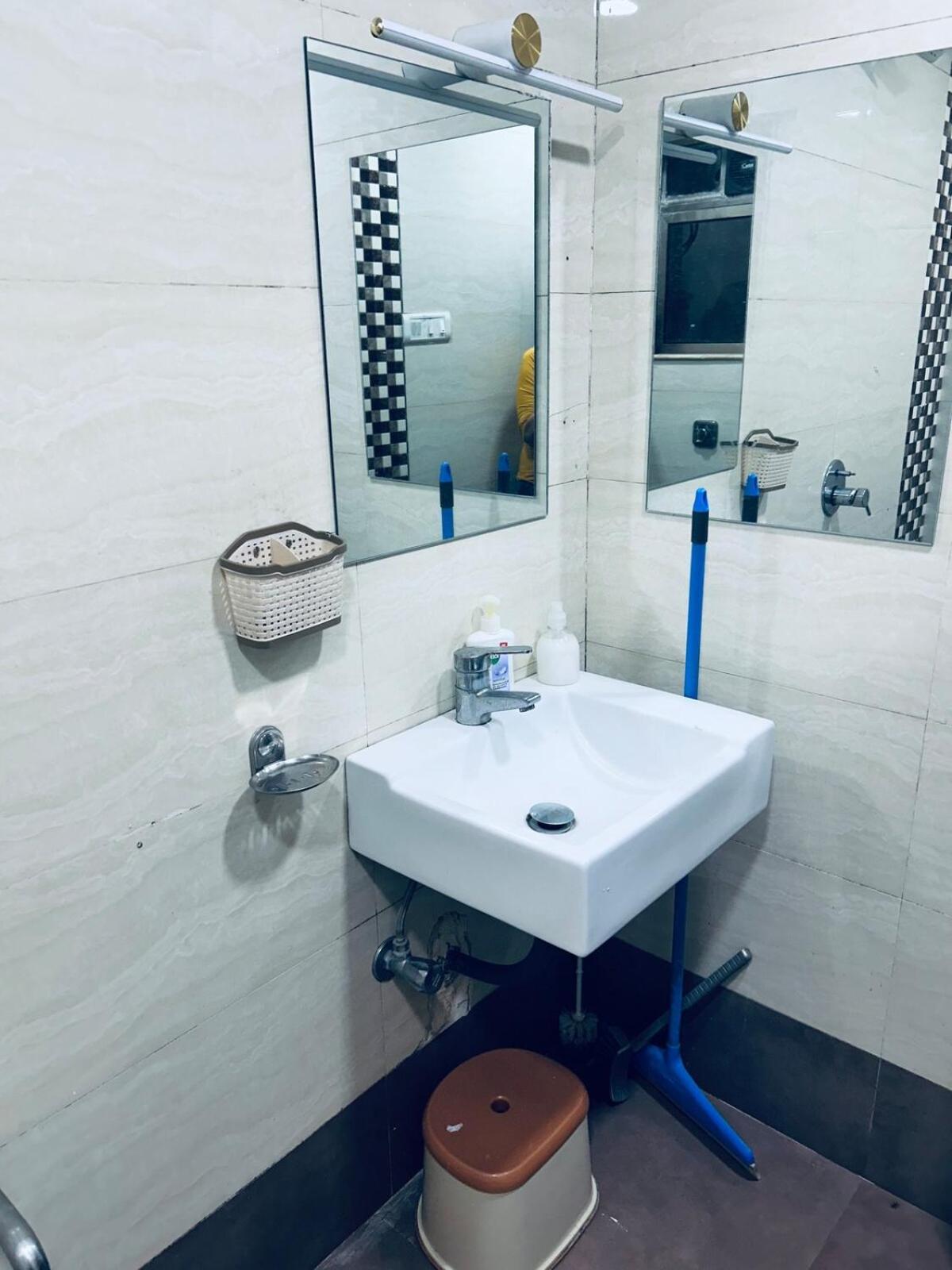Apartment 2bhk With Pvt Decks Near Sea Mumbai