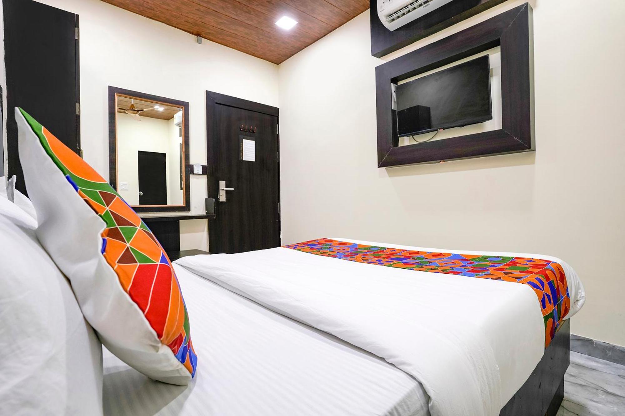 Fabexpress Gulshan Grand - Nr Gateway Of India Hotel Bombaim