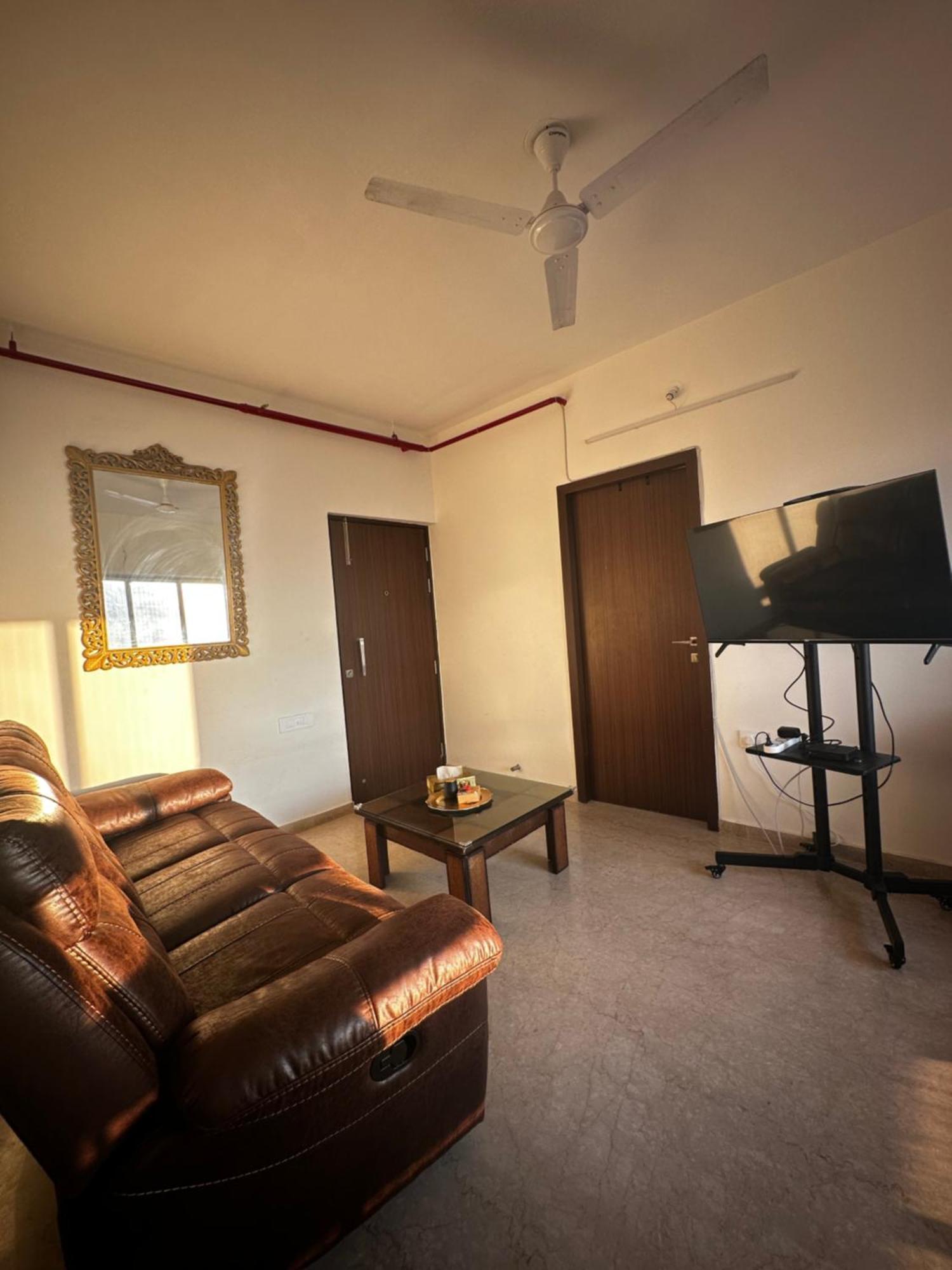 2bhk Five Star In Malad East West We Highway * Mumbai