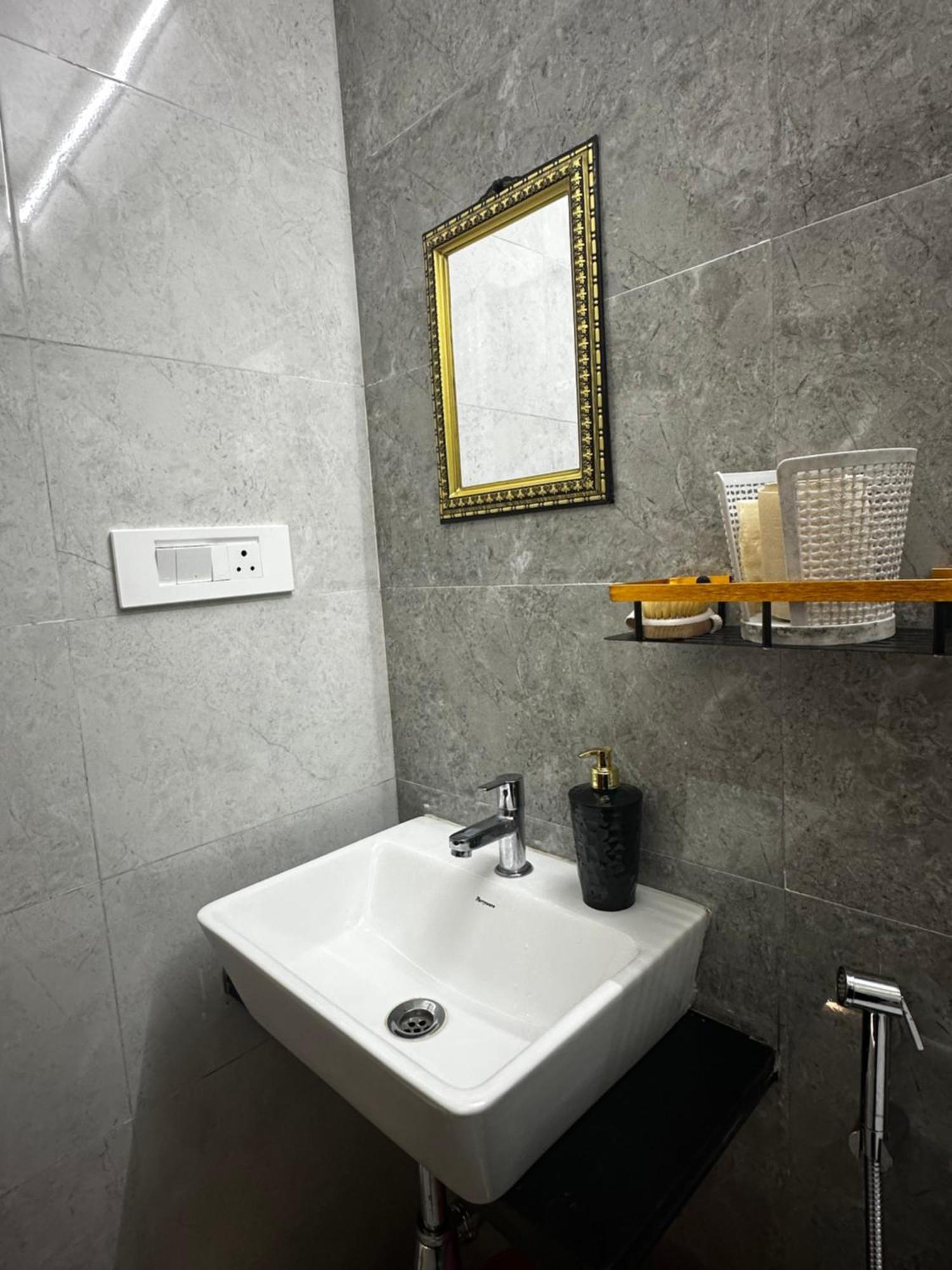 2bhk Five Star In Malad East West We Highway Apartment *