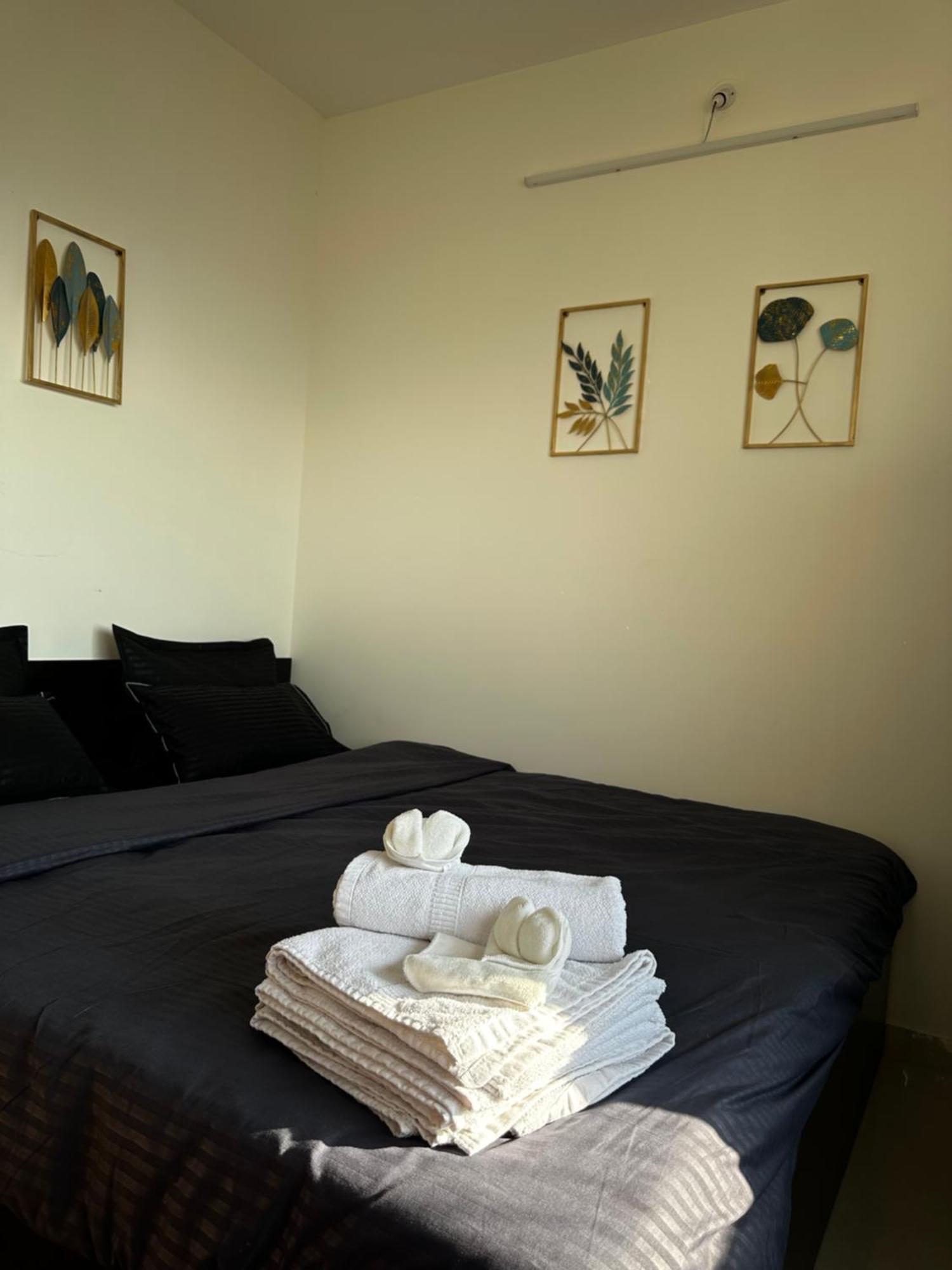 2bhk Five Star In Malad East West We Highway * Mumbai