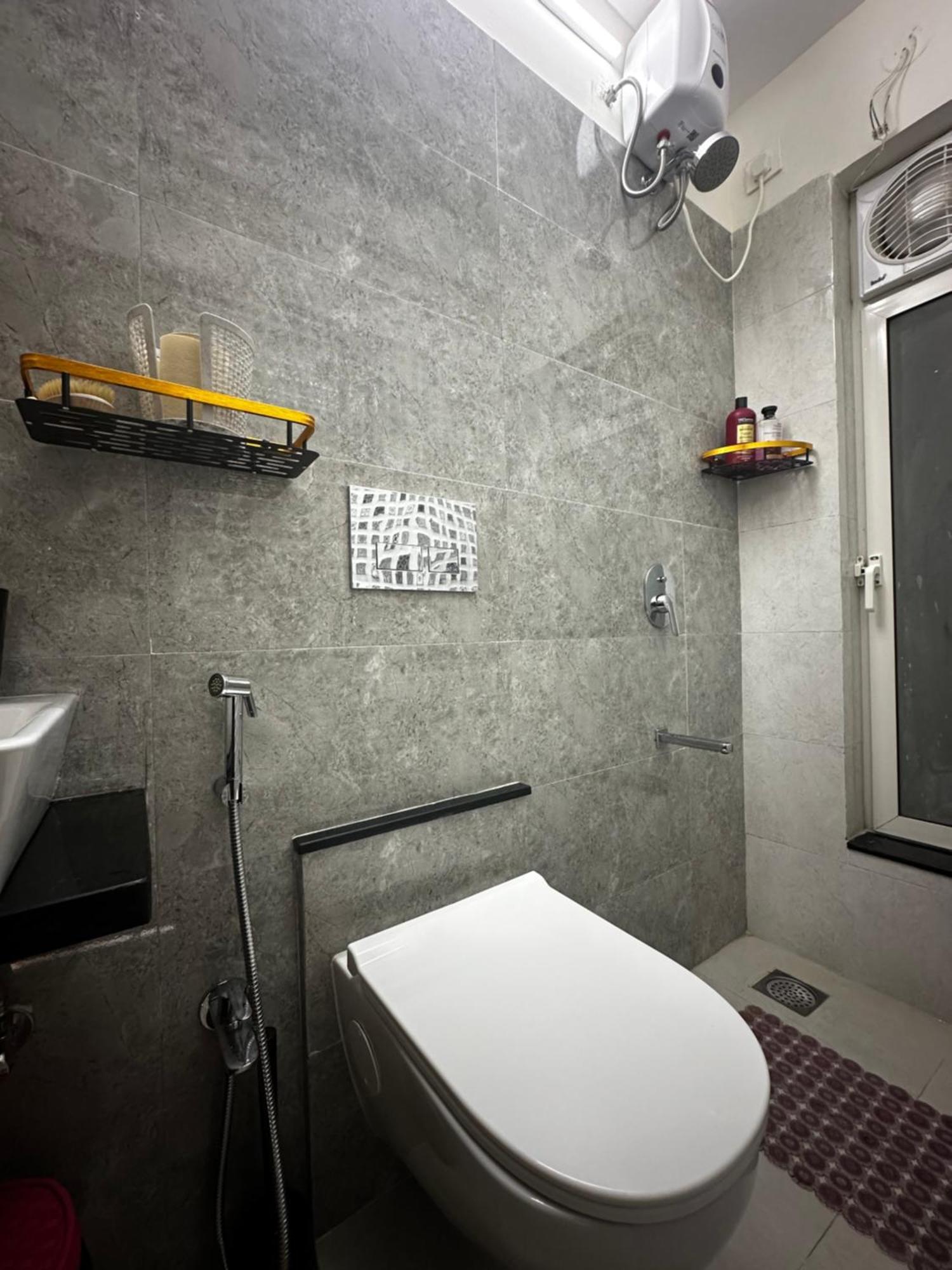 2bhk Five Star In Malad East West We Highway *