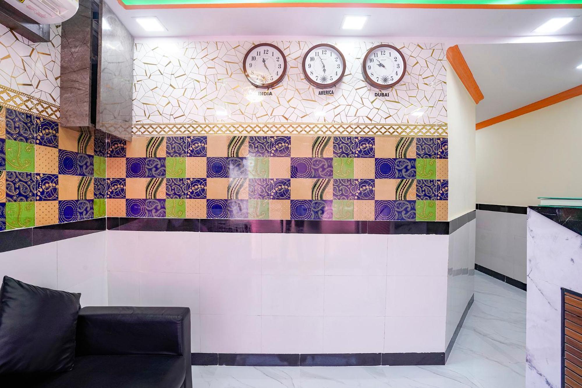 Hotel Fabexpress Raj Palace - 1 Km To Sakinaka Metro 3*
