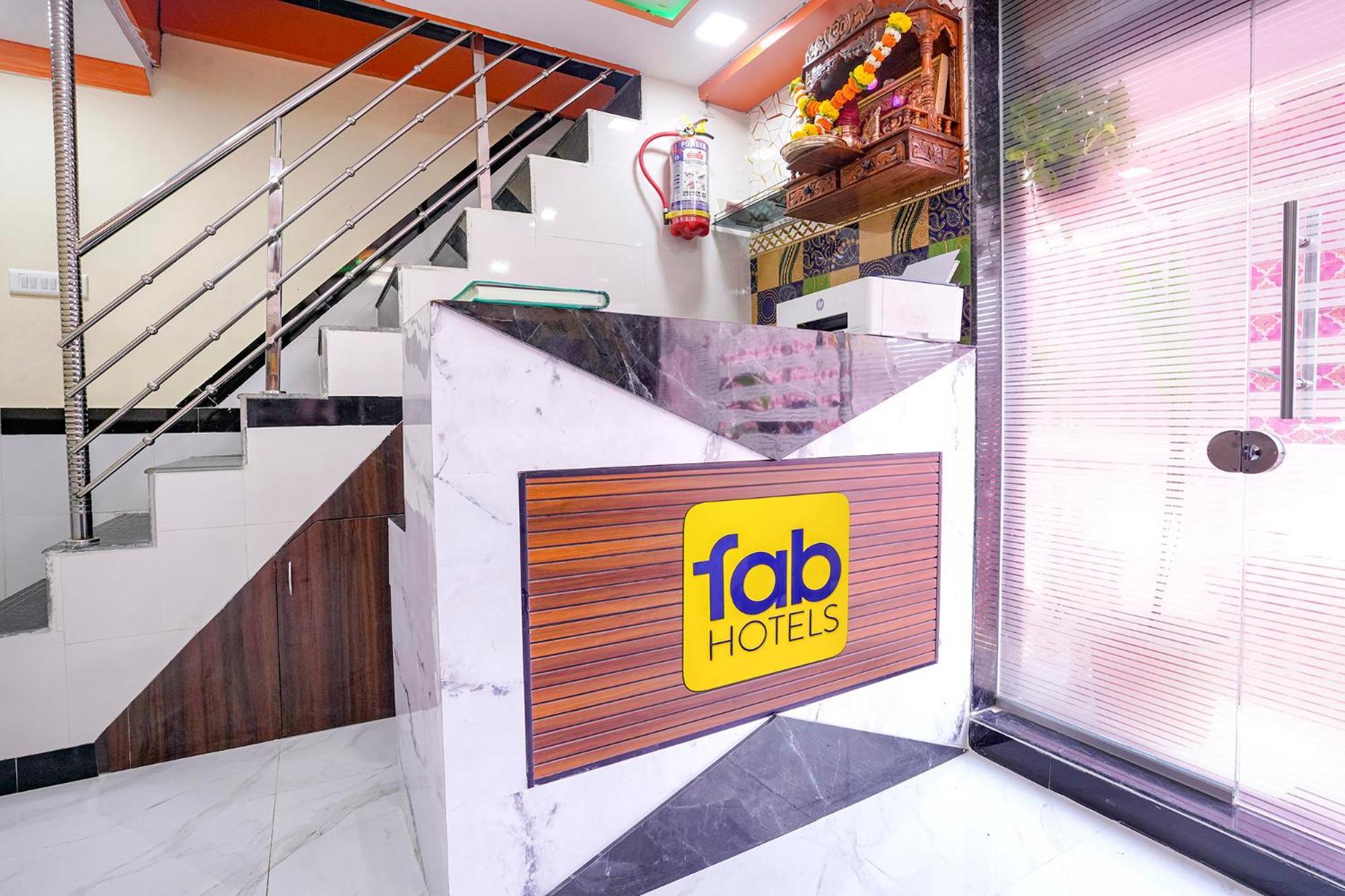 Hotel Fabexpress Raj Palace - 1 Km To Sakinaka Metro Bombaim