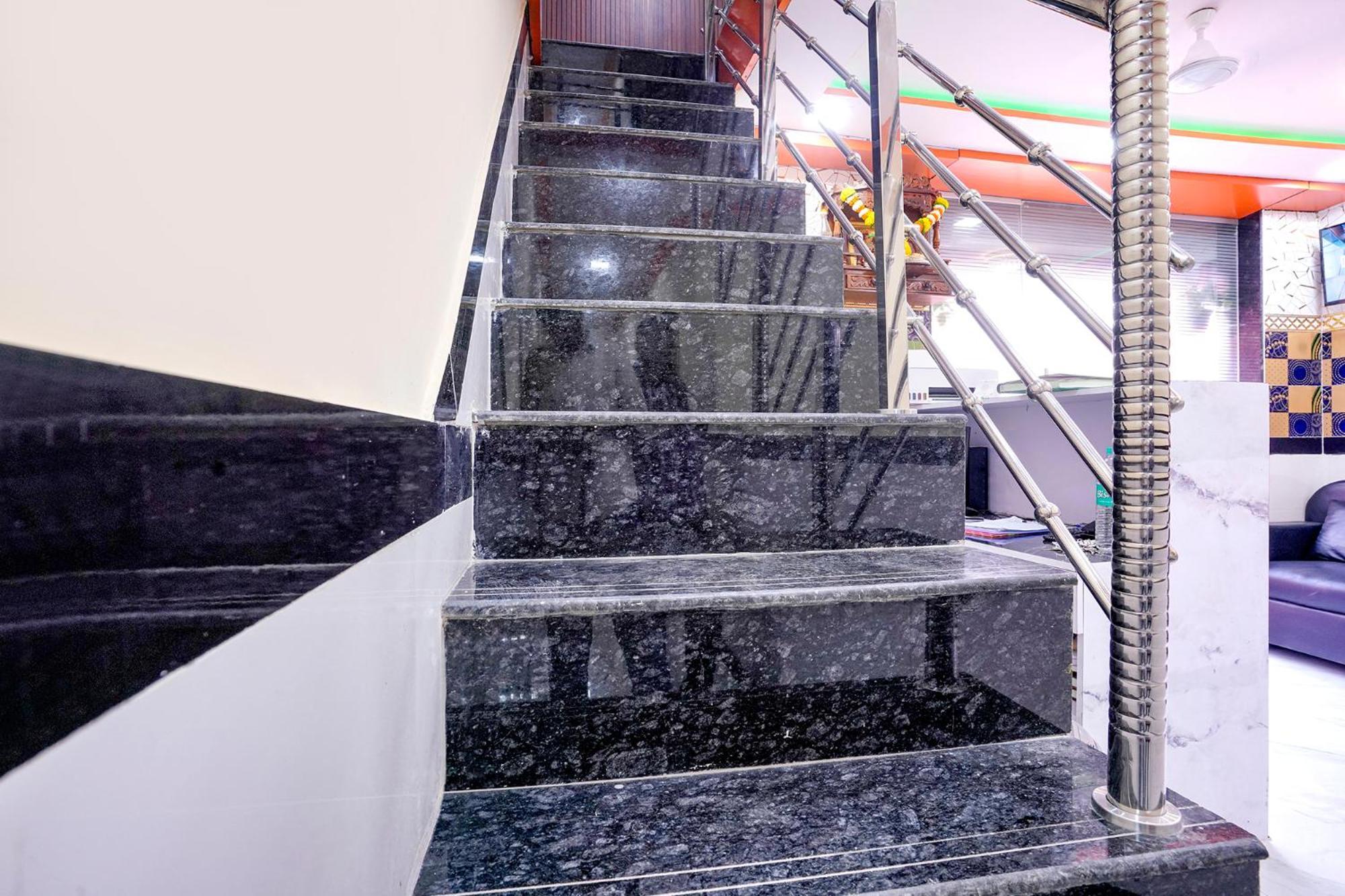 Fabexpress Raj Palace - 1 Km To Sakinaka Metro Hotel