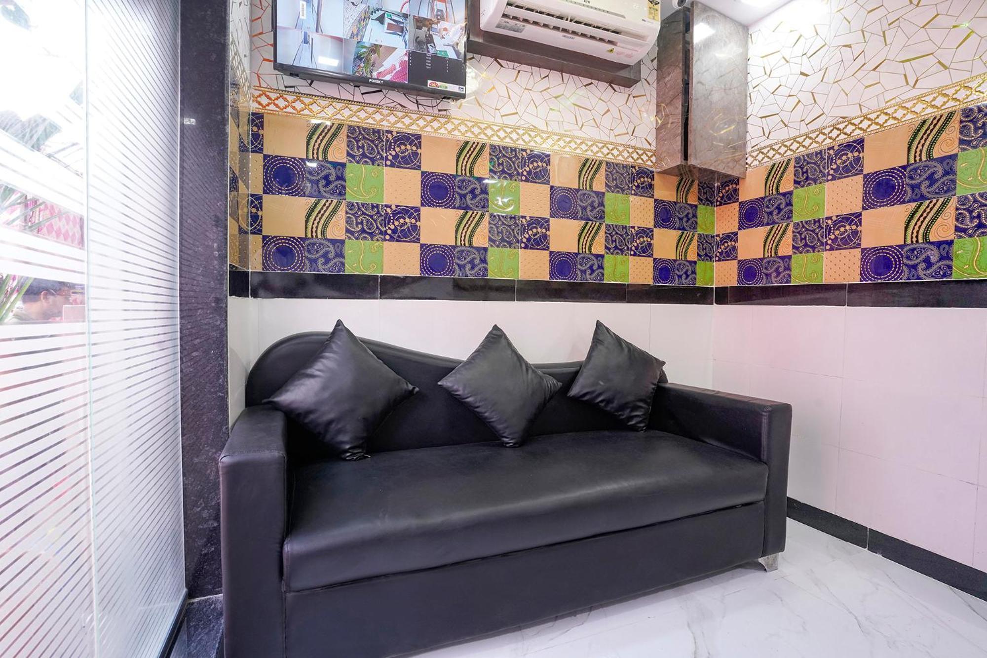 Hotel Fabexpress Raj Palace - 1 Km To Sakinaka Metro 3*