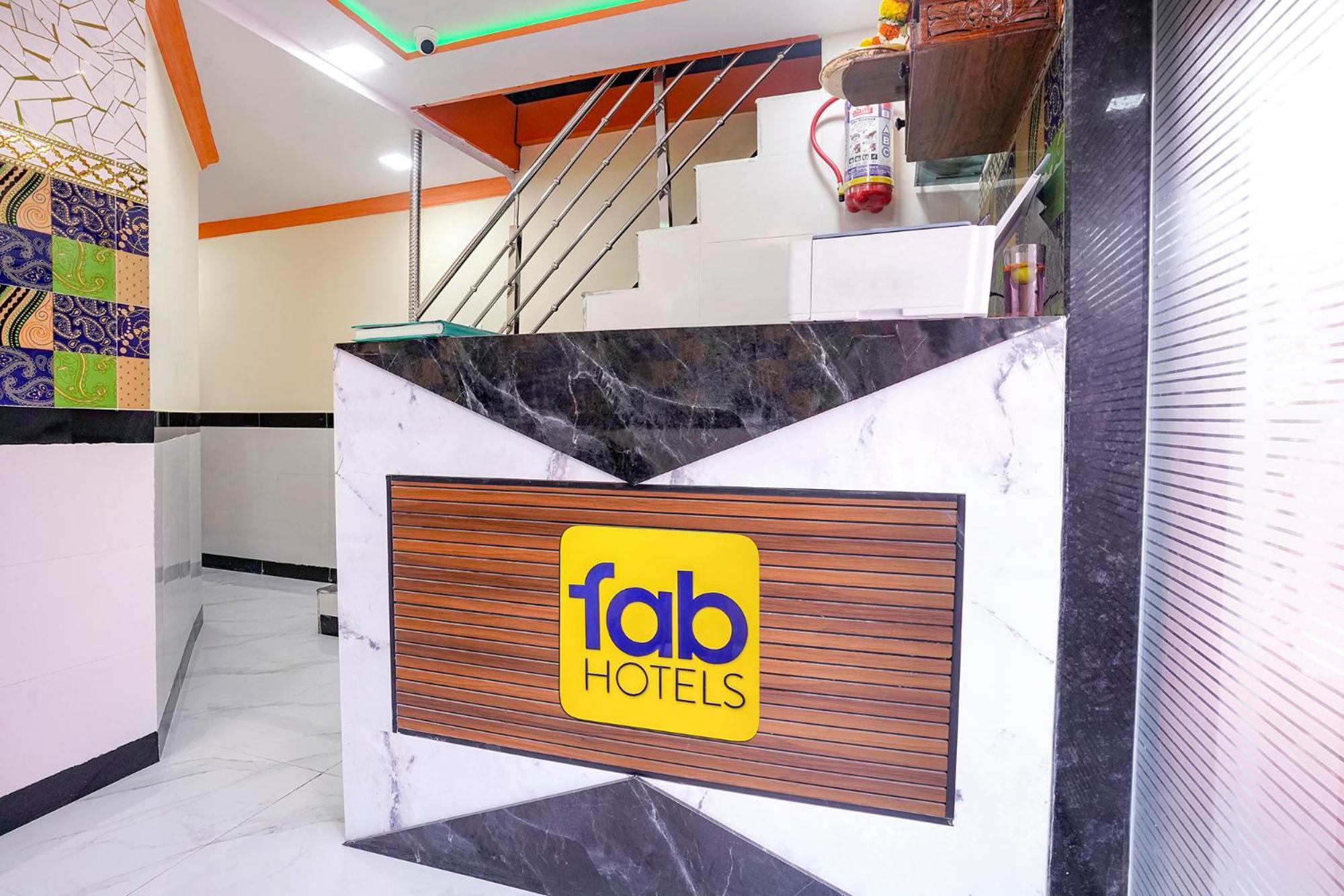 Hotel Fabexpress Raj Palace - 1 Km To Sakinaka Metro Bombaim