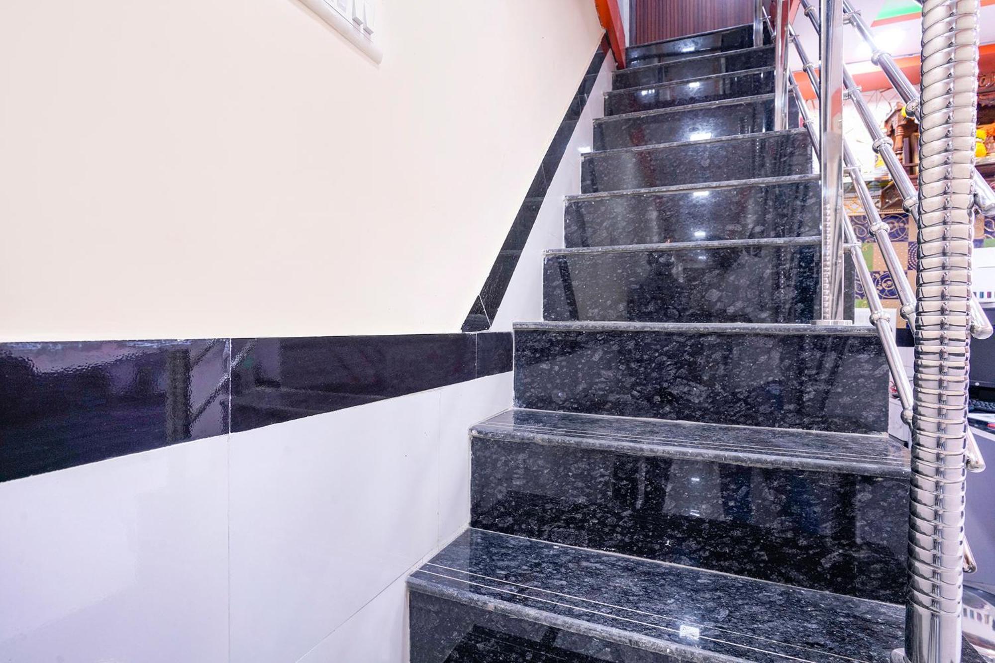 Fabexpress Raj Palace - 1 Km To Sakinaka Metro Hotel