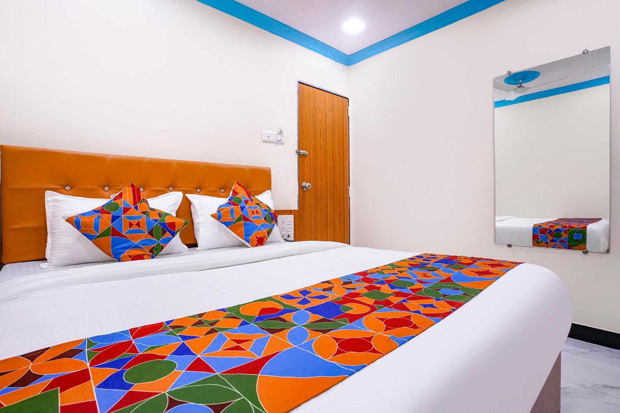 Hotel Fabexpress Raj Palace - 1 Km To Sakinaka Metro 3*