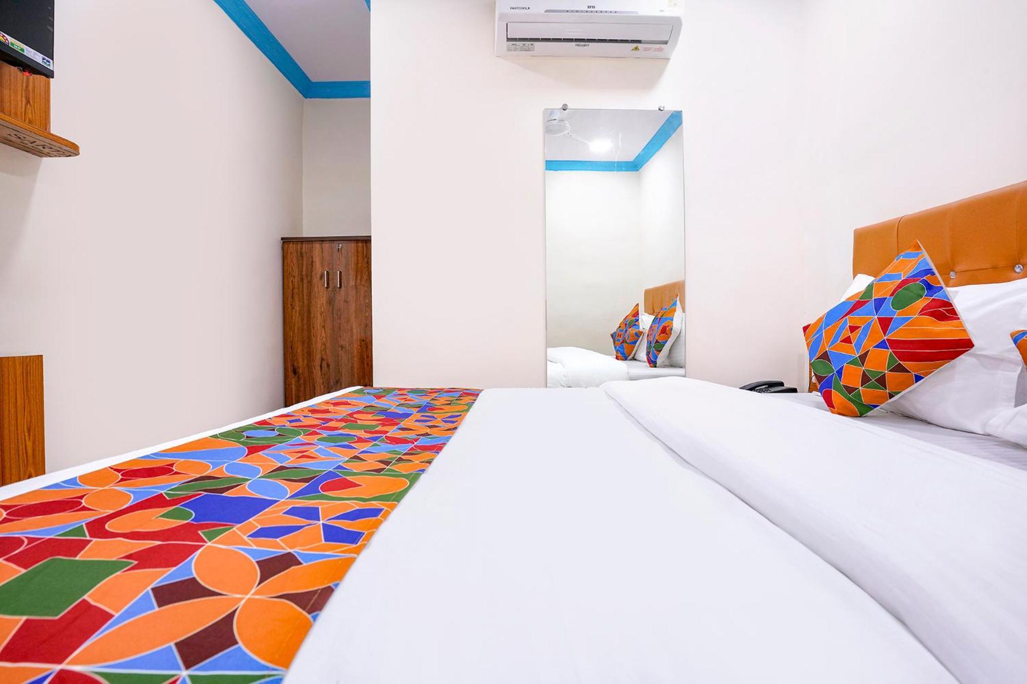 Hotel Fabexpress Raj Palace - 1 Km To Sakinaka Metro Bombaim