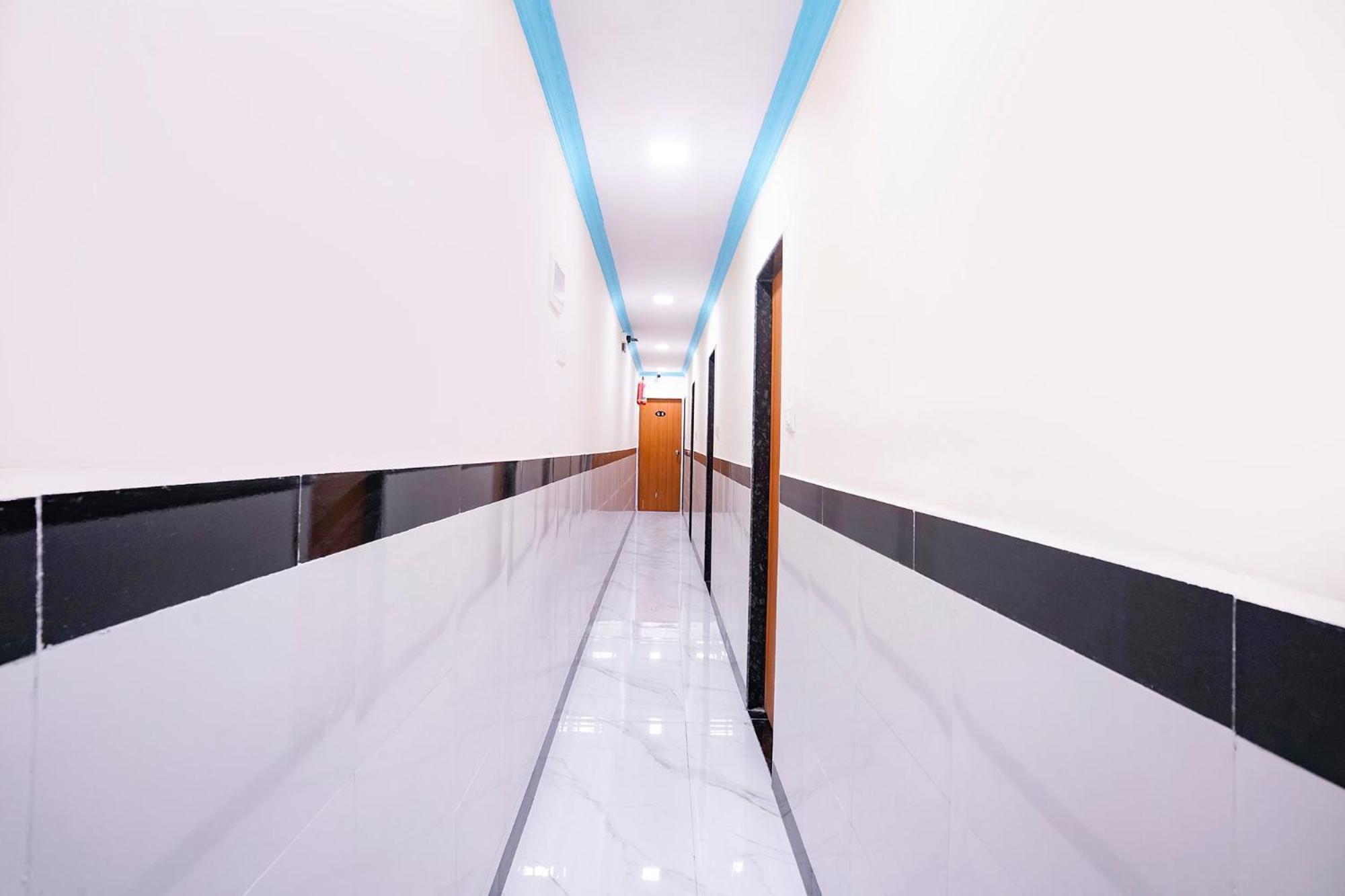 Fabexpress Raj Palace - 1 Km To Sakinaka Metro 3*