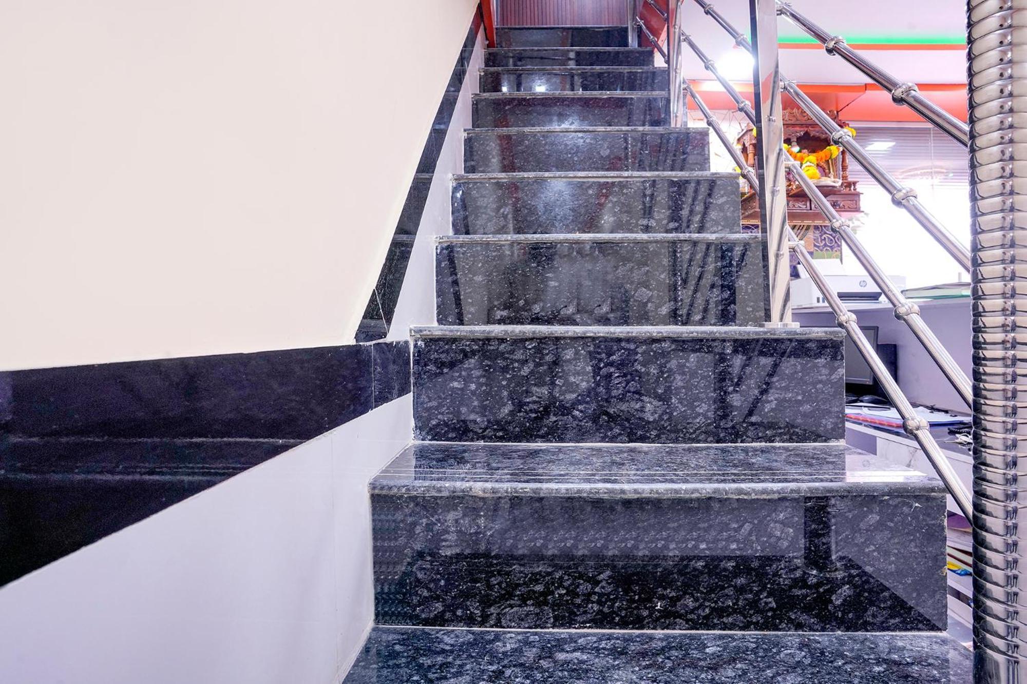 Fabexpress Raj Palace - 1 Km To Sakinaka Metro Hotel
