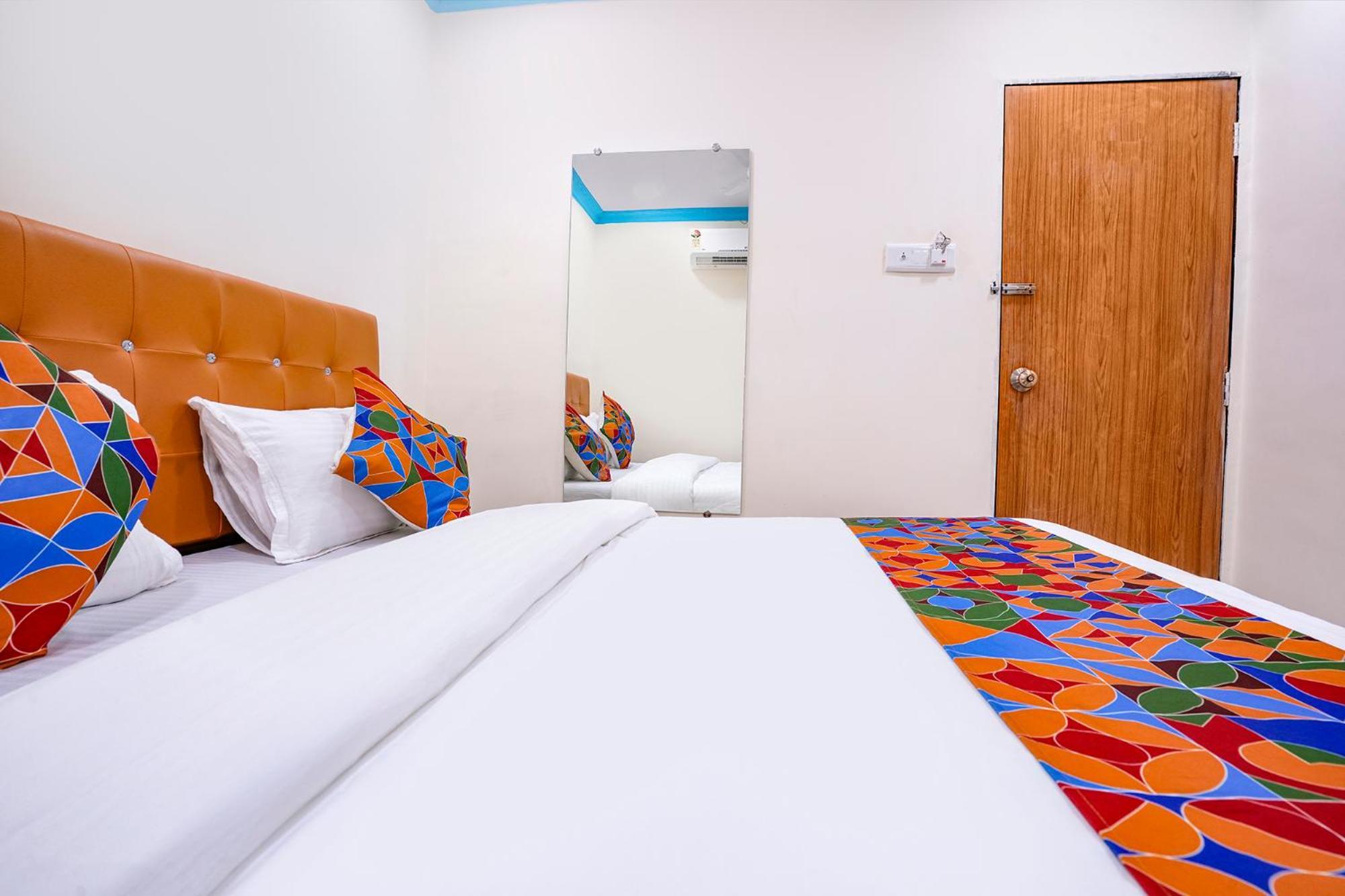 Hotel Fabexpress Raj Palace - 1 Km To Sakinaka Metro