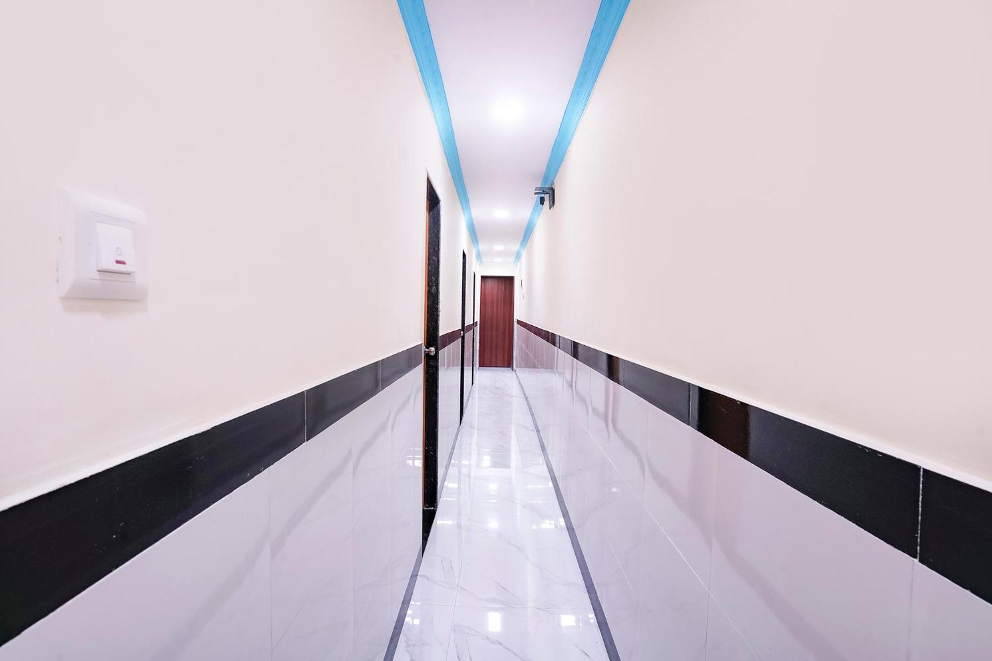 Fabexpress Raj Palace - 1 Km To Sakinaka Metro Bombaim