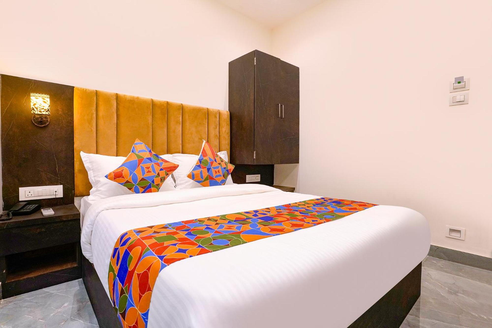 Fabhotel Gateway Hotel 2*
