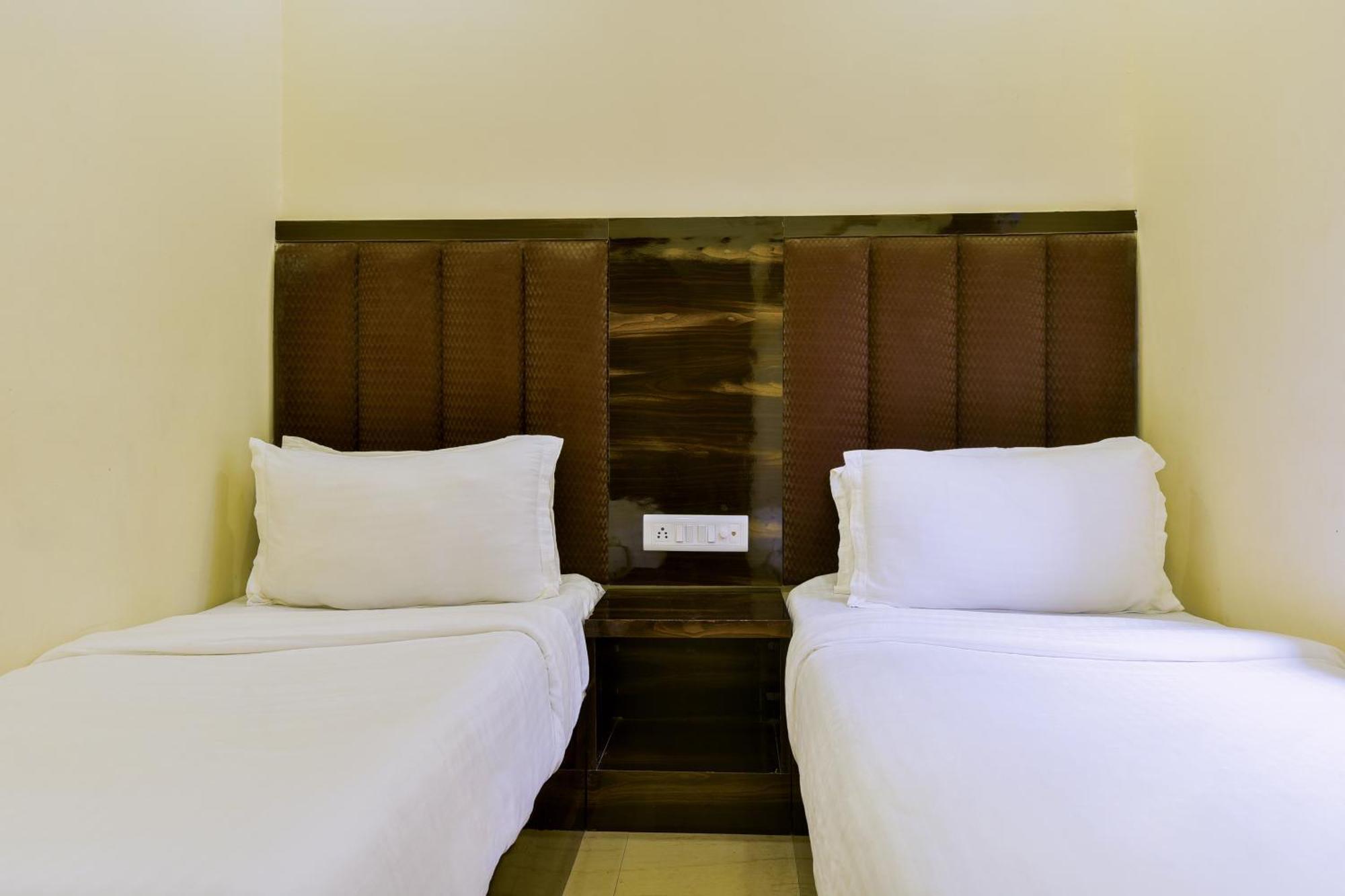 Deluxe Hotel
