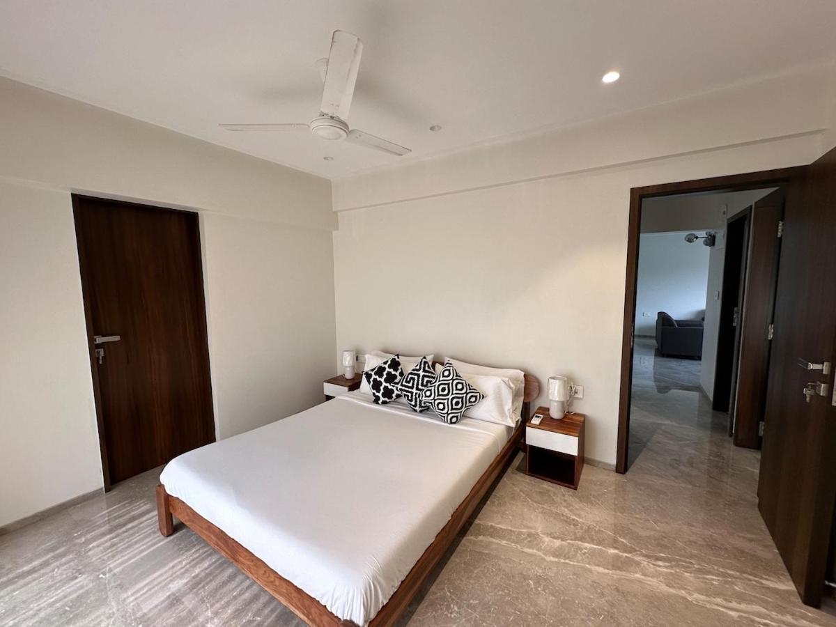 Apartment Luxurious 2 Bhk & Workspace On Juhu Tara Road