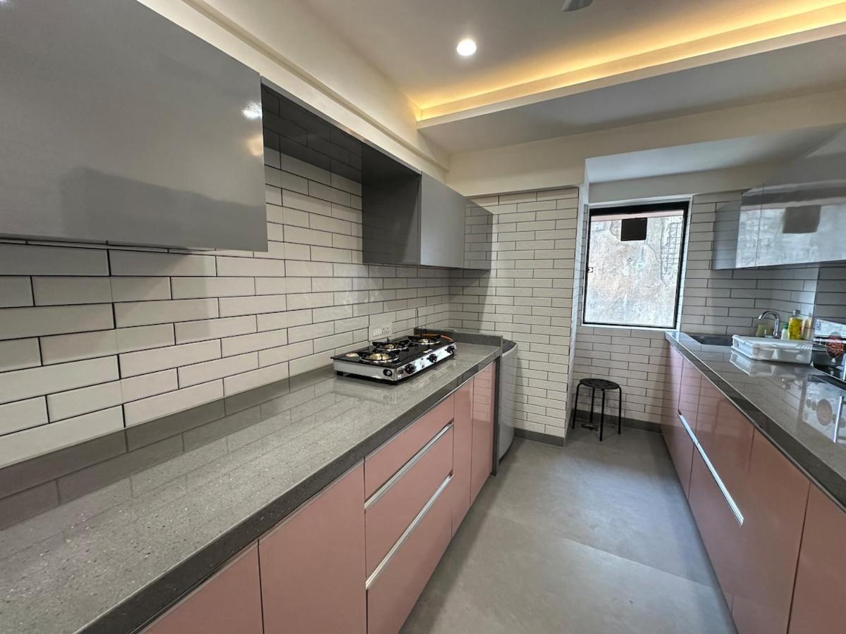 Luxurious 2 Bhk & Workspace On Juhu Tara Road Apartment Mumbai