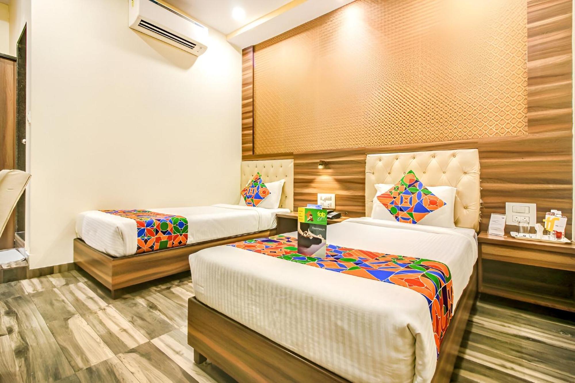 Glitz New Axis Internatinoal - Nr International Airport * Bombaim