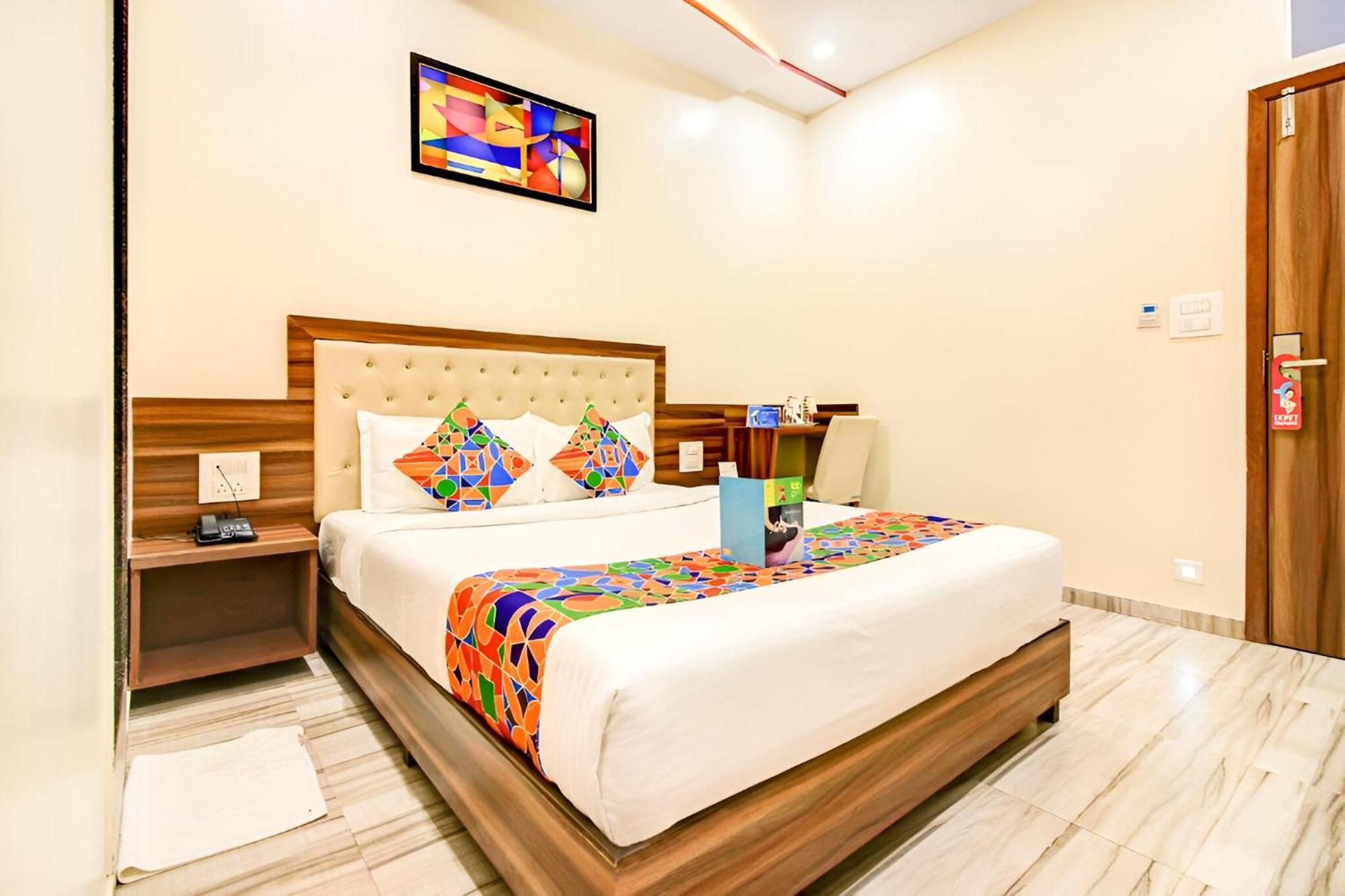 Glitz New Axis Internatinoal - Nr International Airport * Bombaim