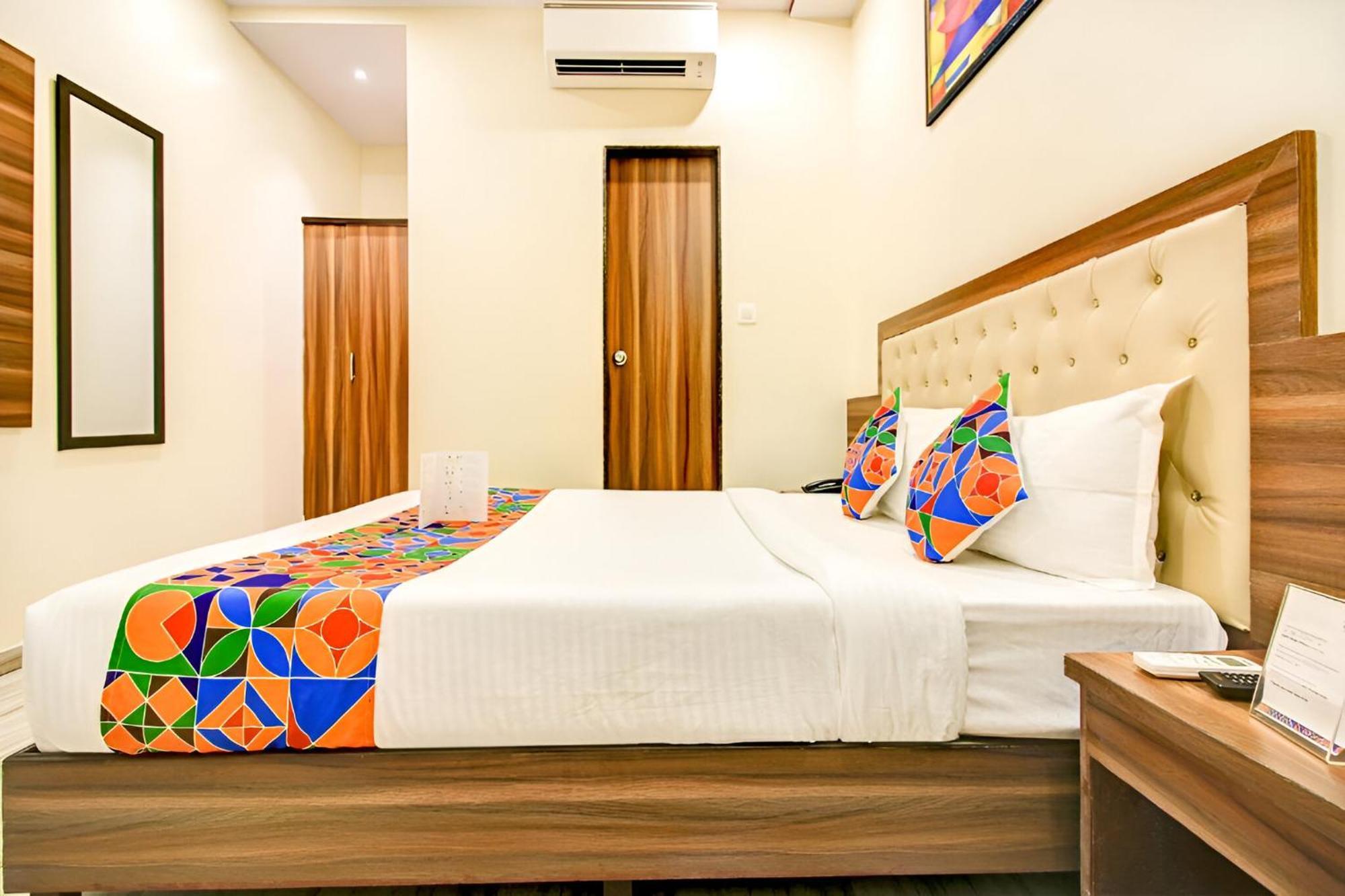 Glitz New Axis Internatinoal - Nr International Airport * Bombaim