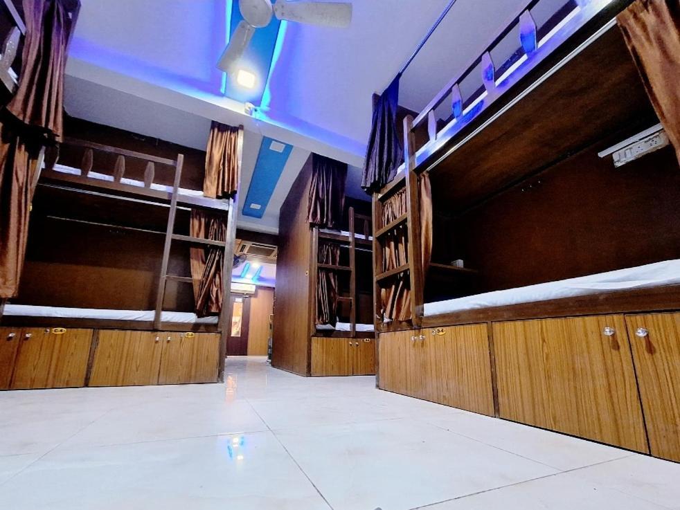 Neon Nest Suits Asalpha Metro * Mumbai
