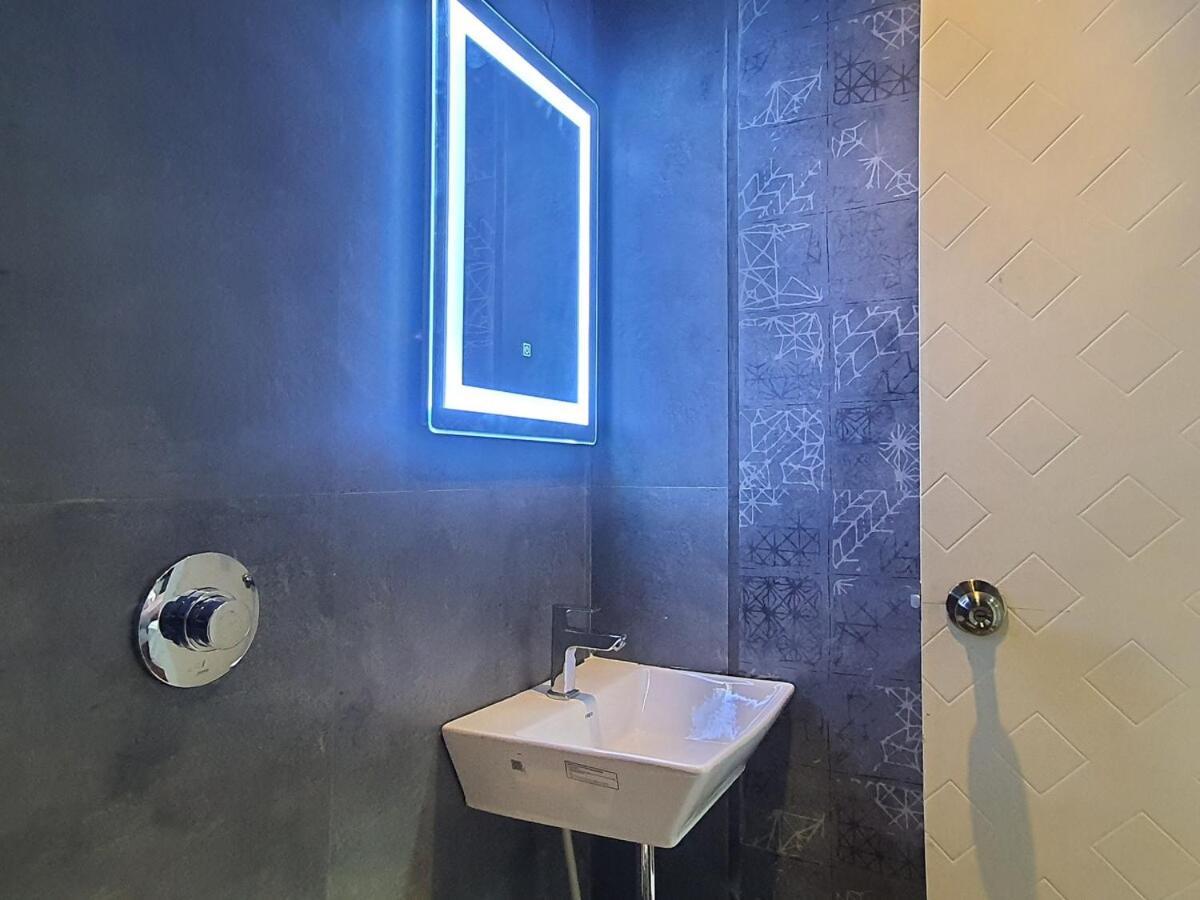 1bhk - Royale And Close By Airport