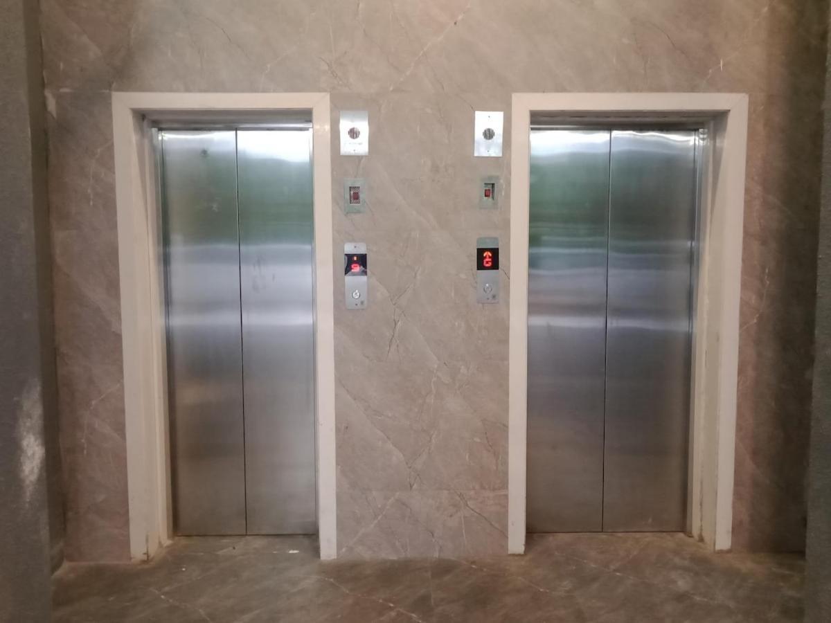 Apartment 1bhk - Royale And Close By Airport