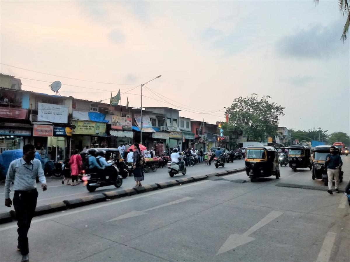 1bhk - Royale And Close By Airport Apartment