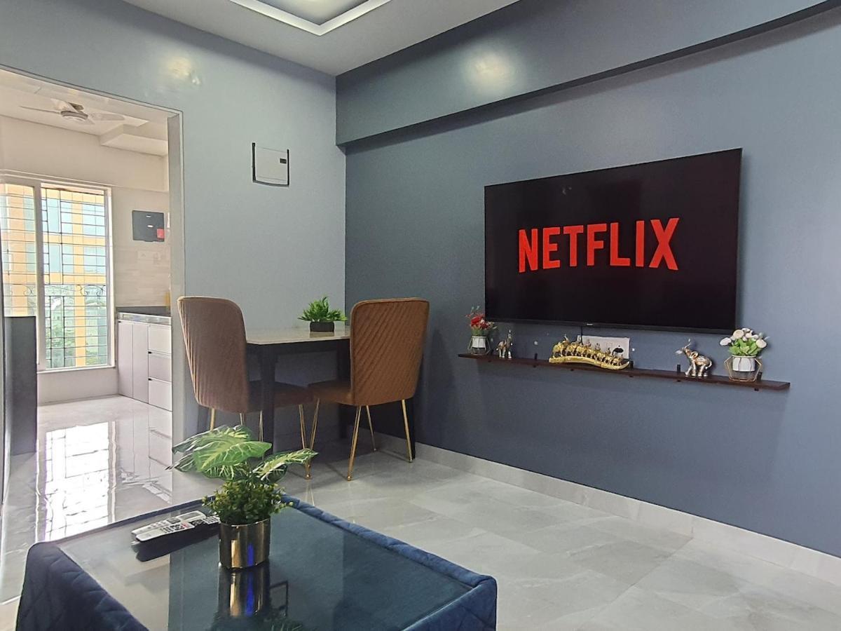 1bhk - Royale And Close By Airport Apartment *