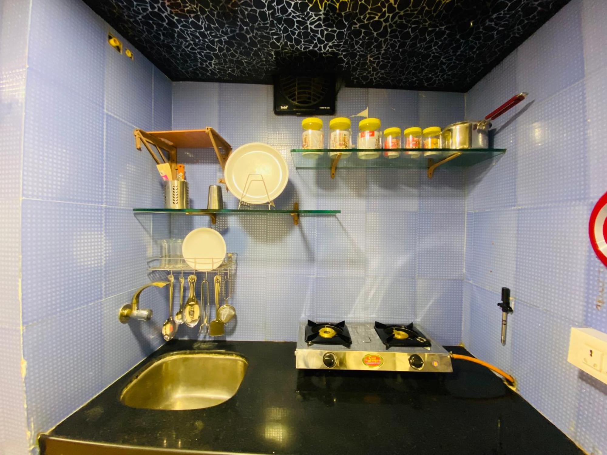 Avk-near Kokilaben Hospital & Versova Beach- With Kitchen 3*