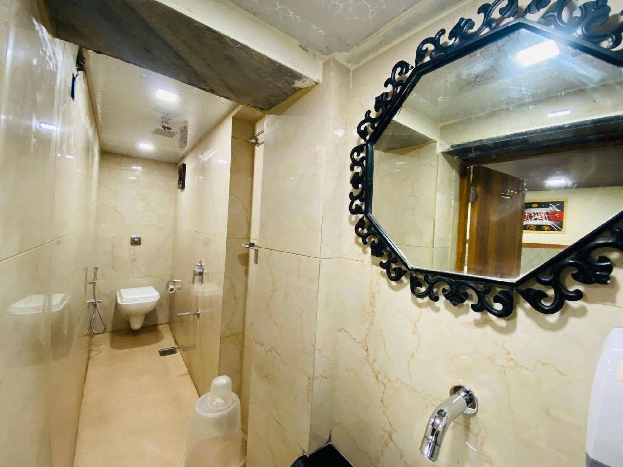 Avk-near Kokilaben Hospital & Versova Beach- With Kitchen 3* Mumbai