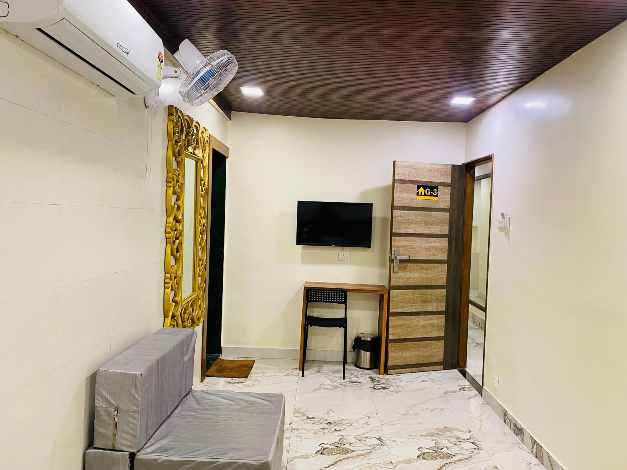 Avk-near Kokilaben Hospital & Versova Beach- With Kitchen