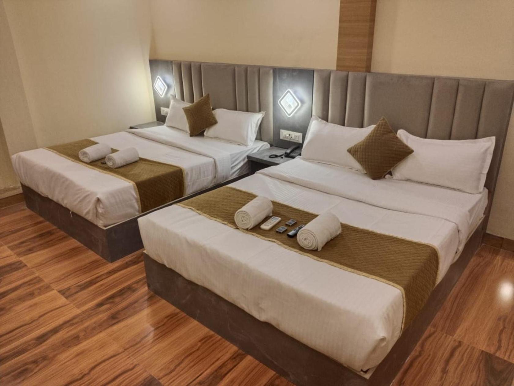 Hotel Crystal Goregaon West 4*