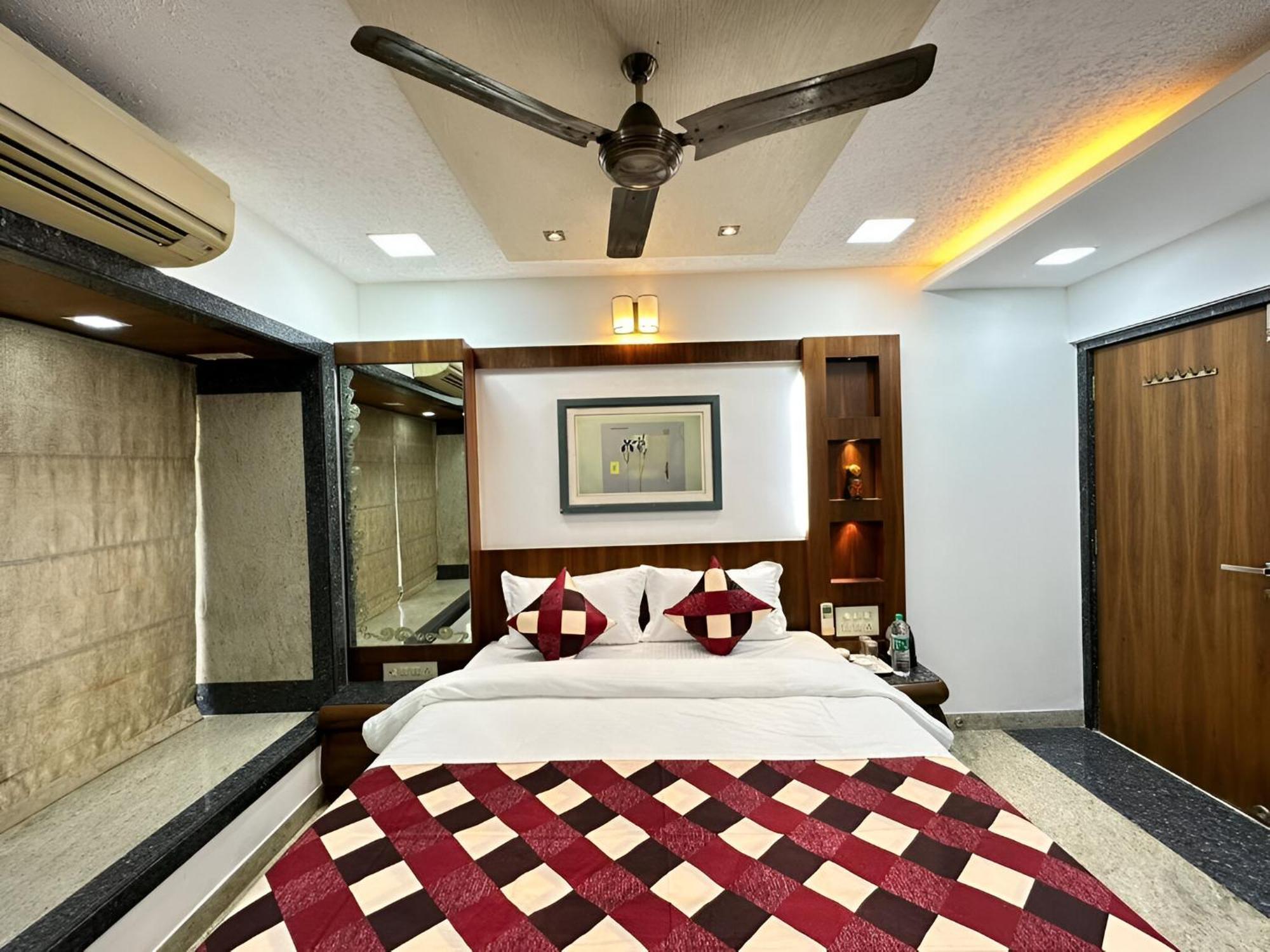 Apartment Retreats At Welcome In Santacruz, Mumbai