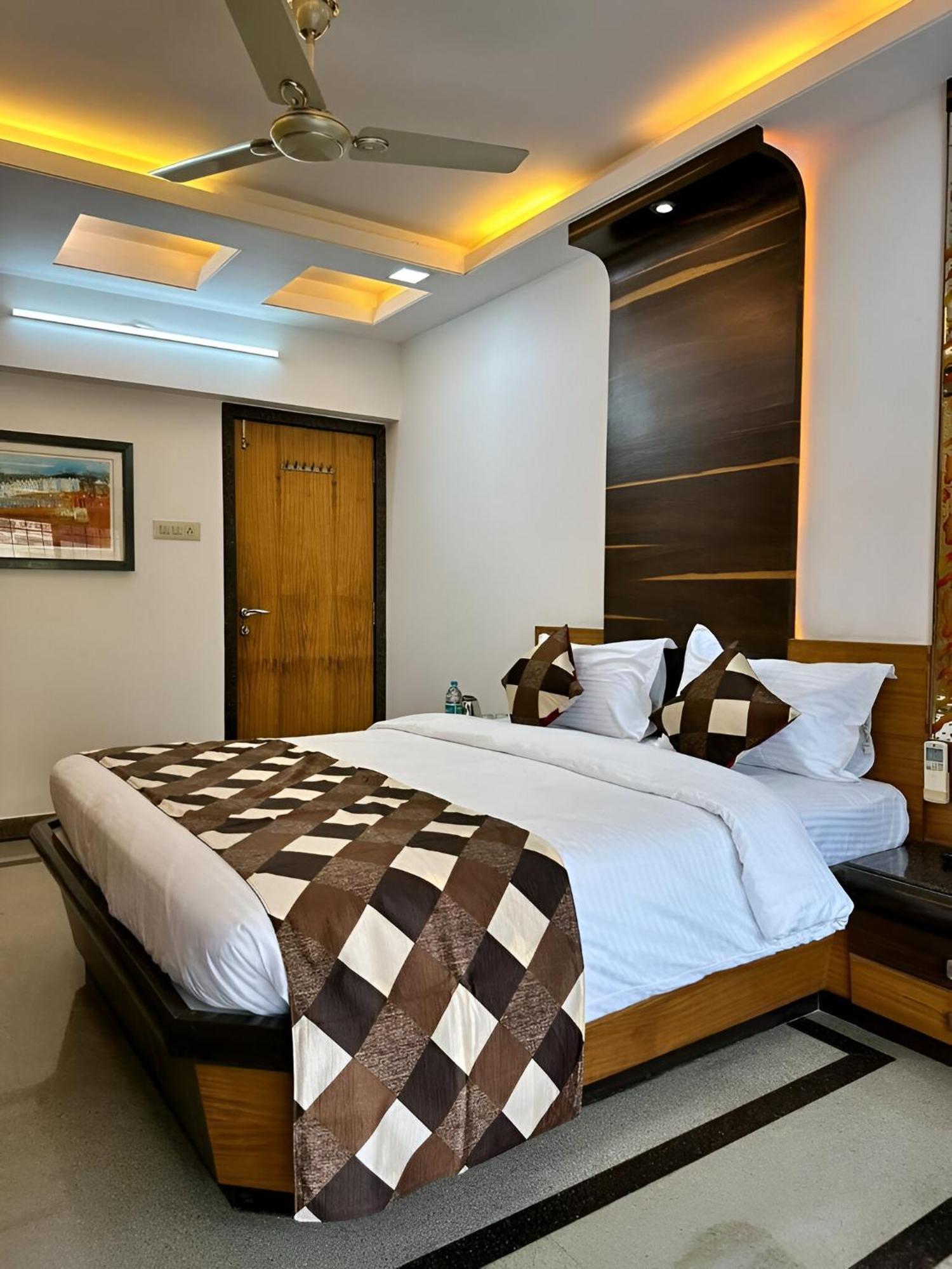 Retreats At Welcome In Santacruz, Apartment Mumbai