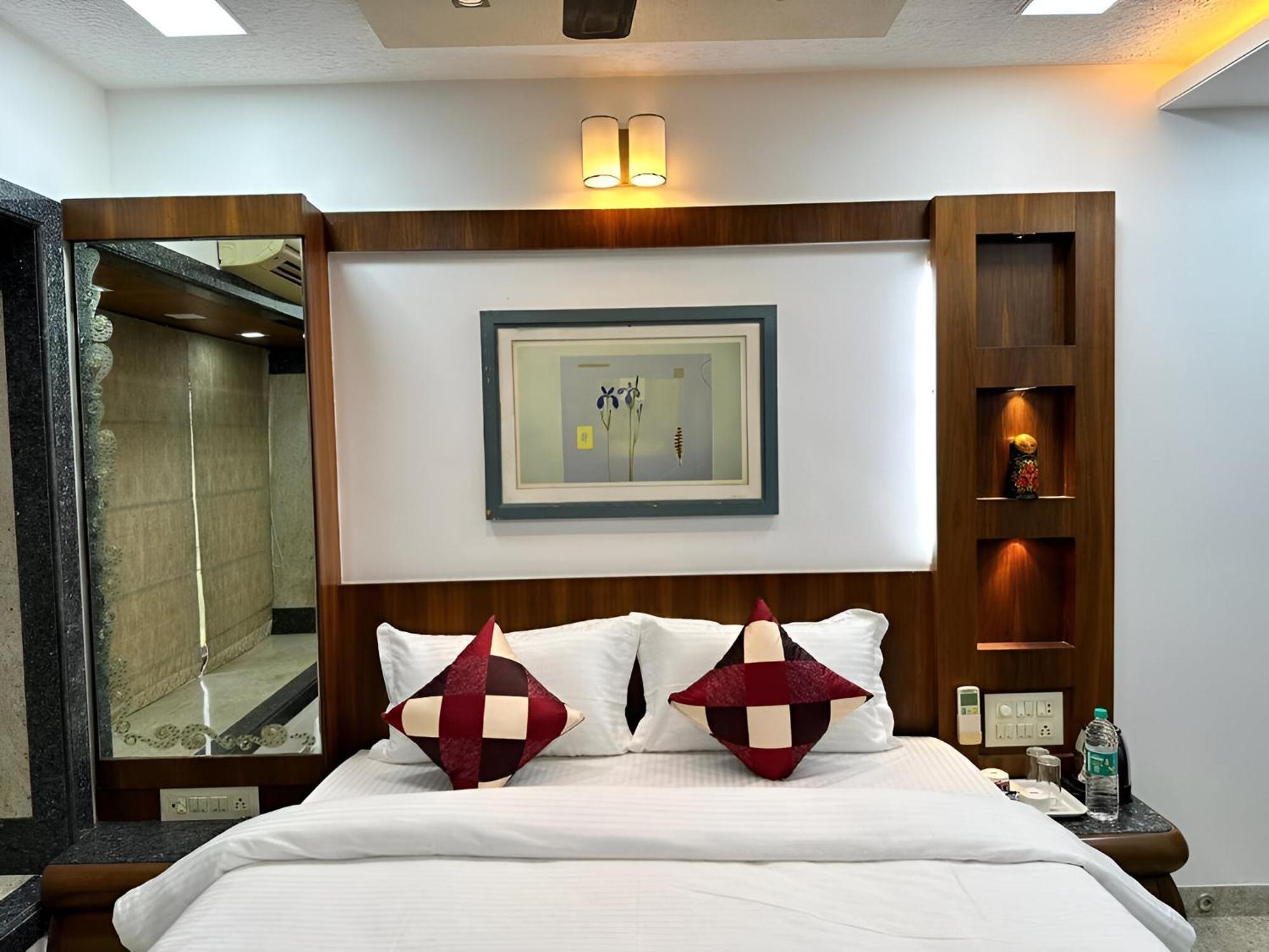 Retreats At Welcome In Santacruz, * Mumbai