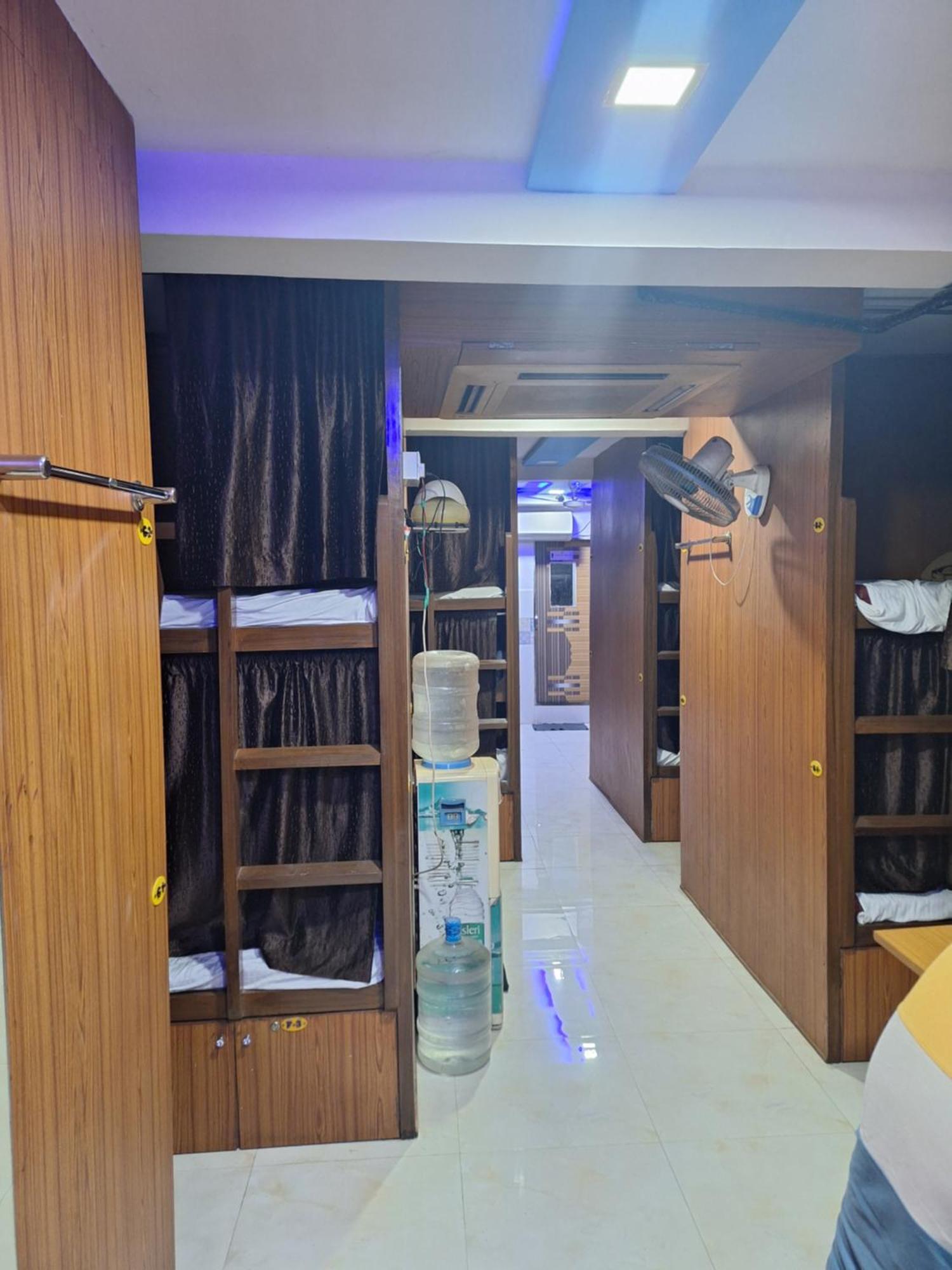 Hostel Neon Nest Suits Asalpha Metro *