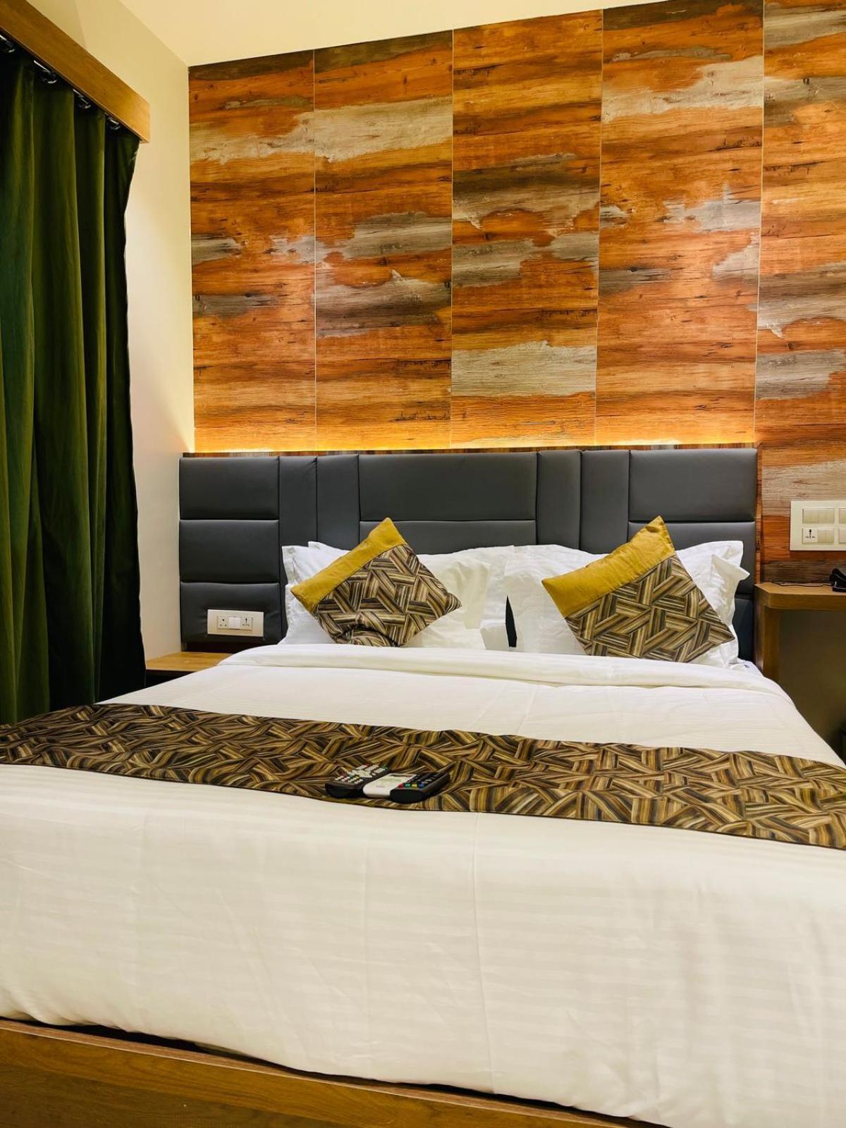 Amber Choice International Airport Hotel Bombaim