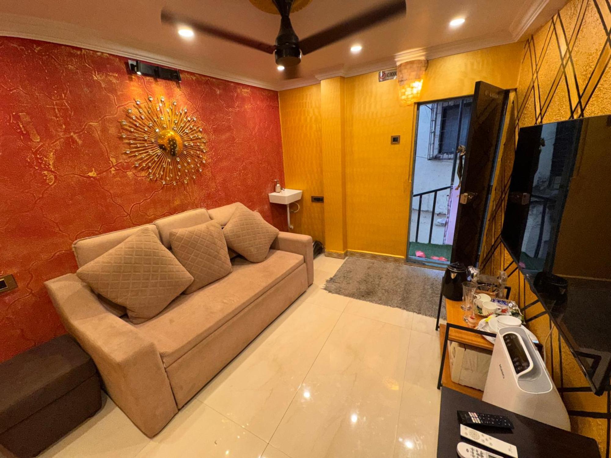 Budget R1 * Mumbai