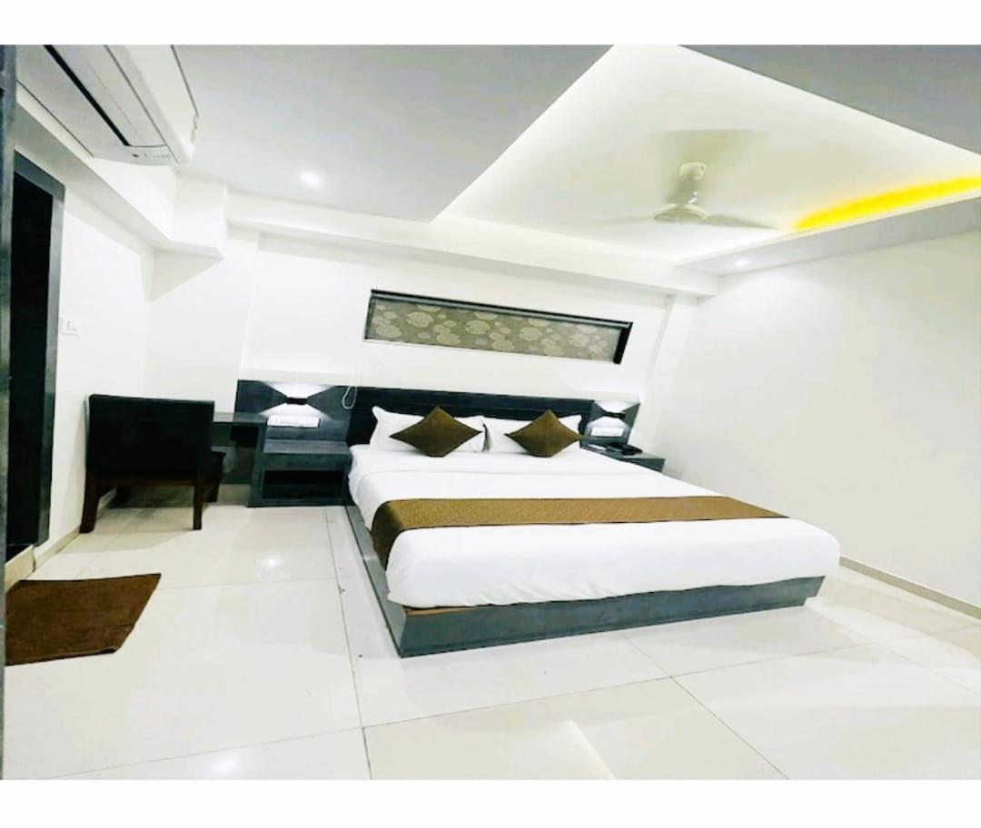 Black Burn Hotel